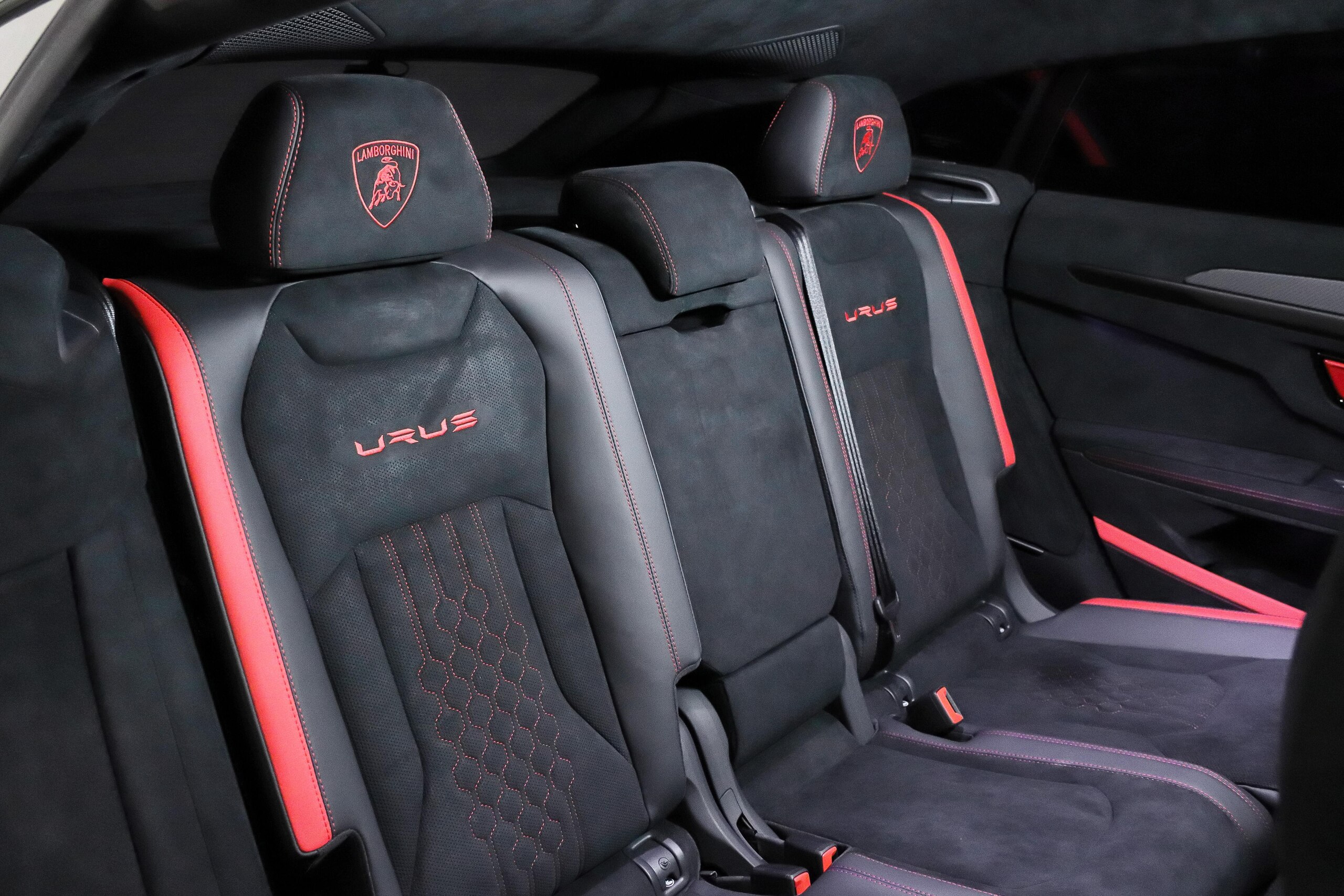 2024 Lamborghini Urus Performante — Photo 16 / 22