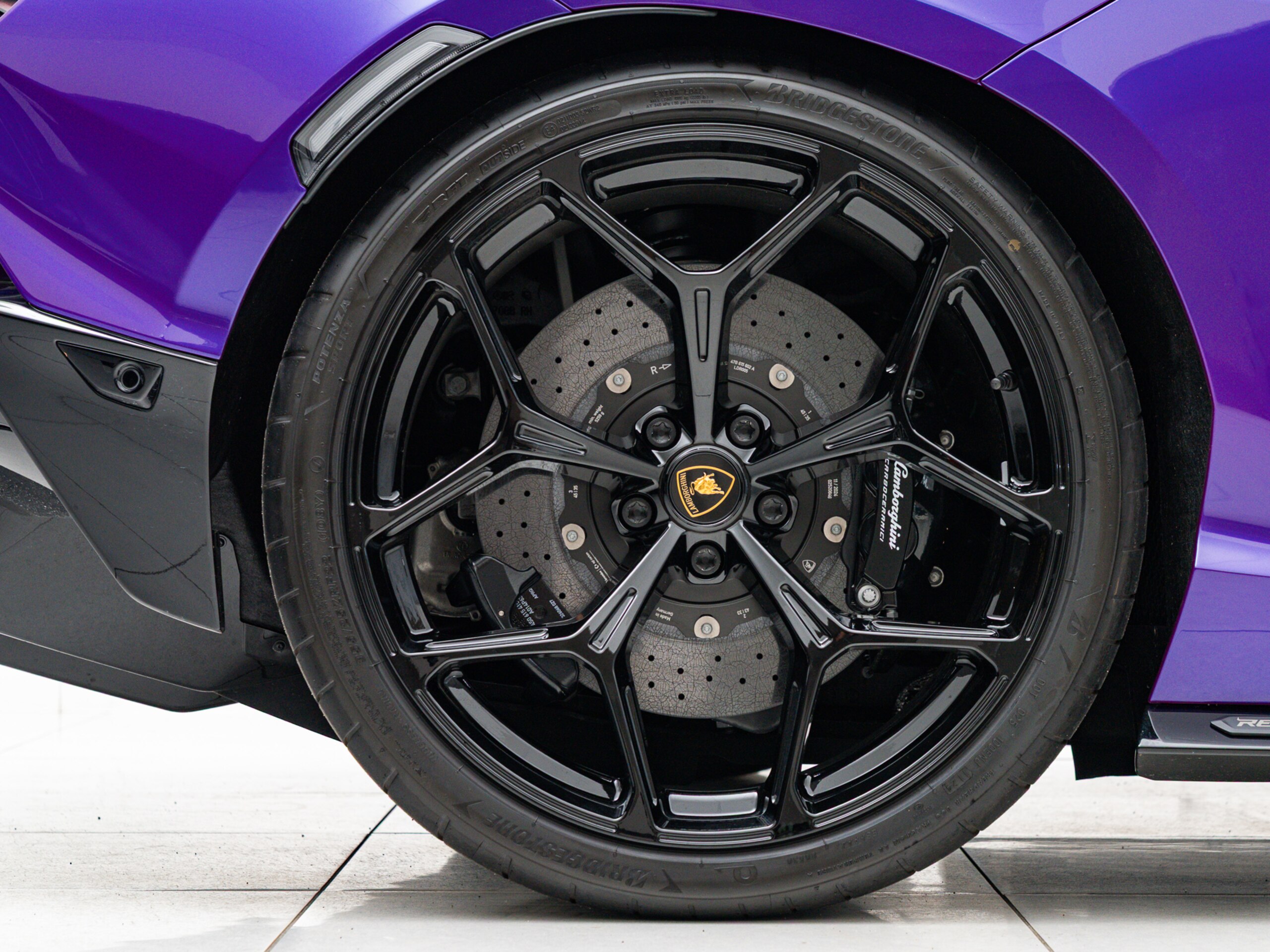 2024 Lamborghini Revuelto — Photo 20 / 23