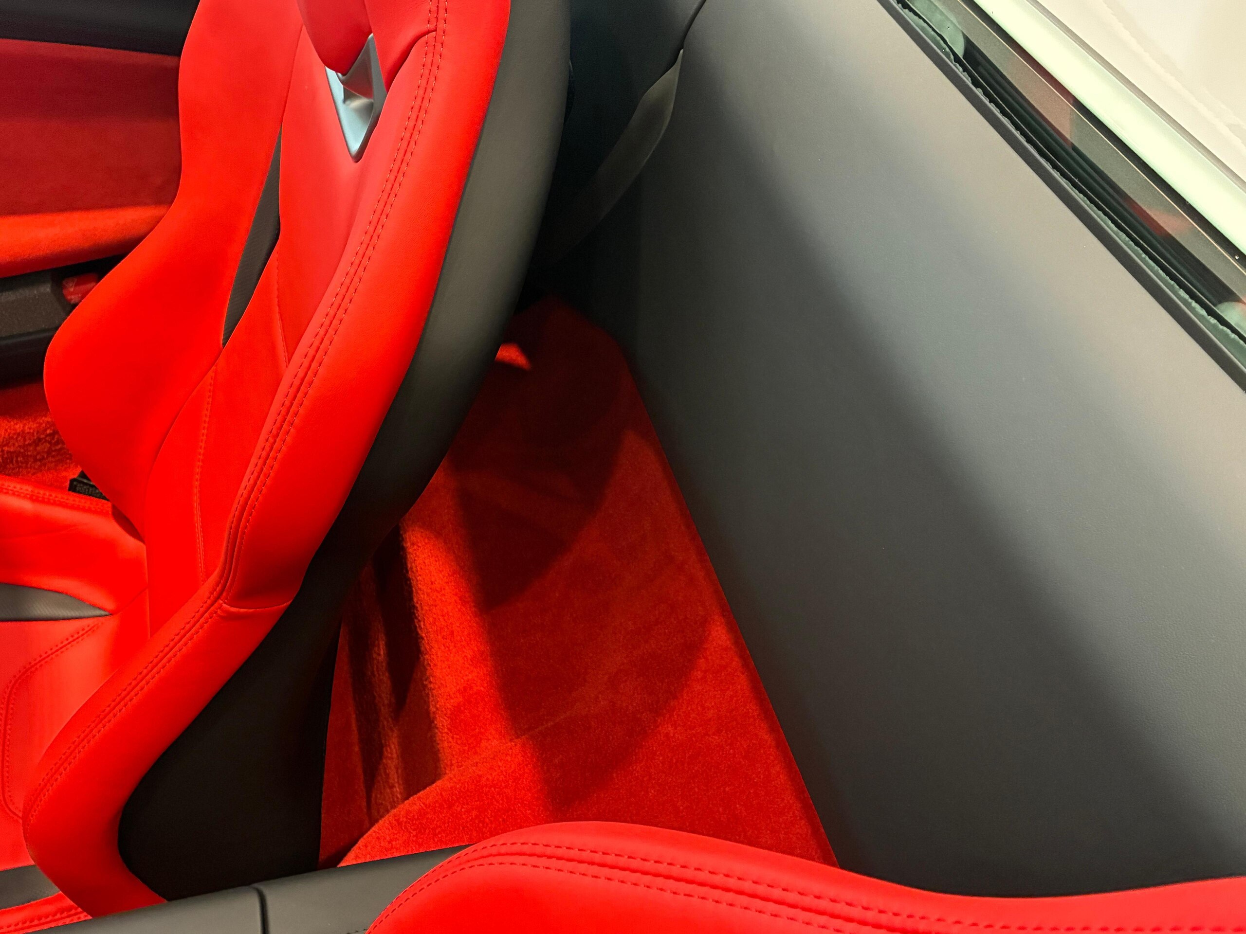 2025 Ferrari 296GTS — Photo 60 / 76