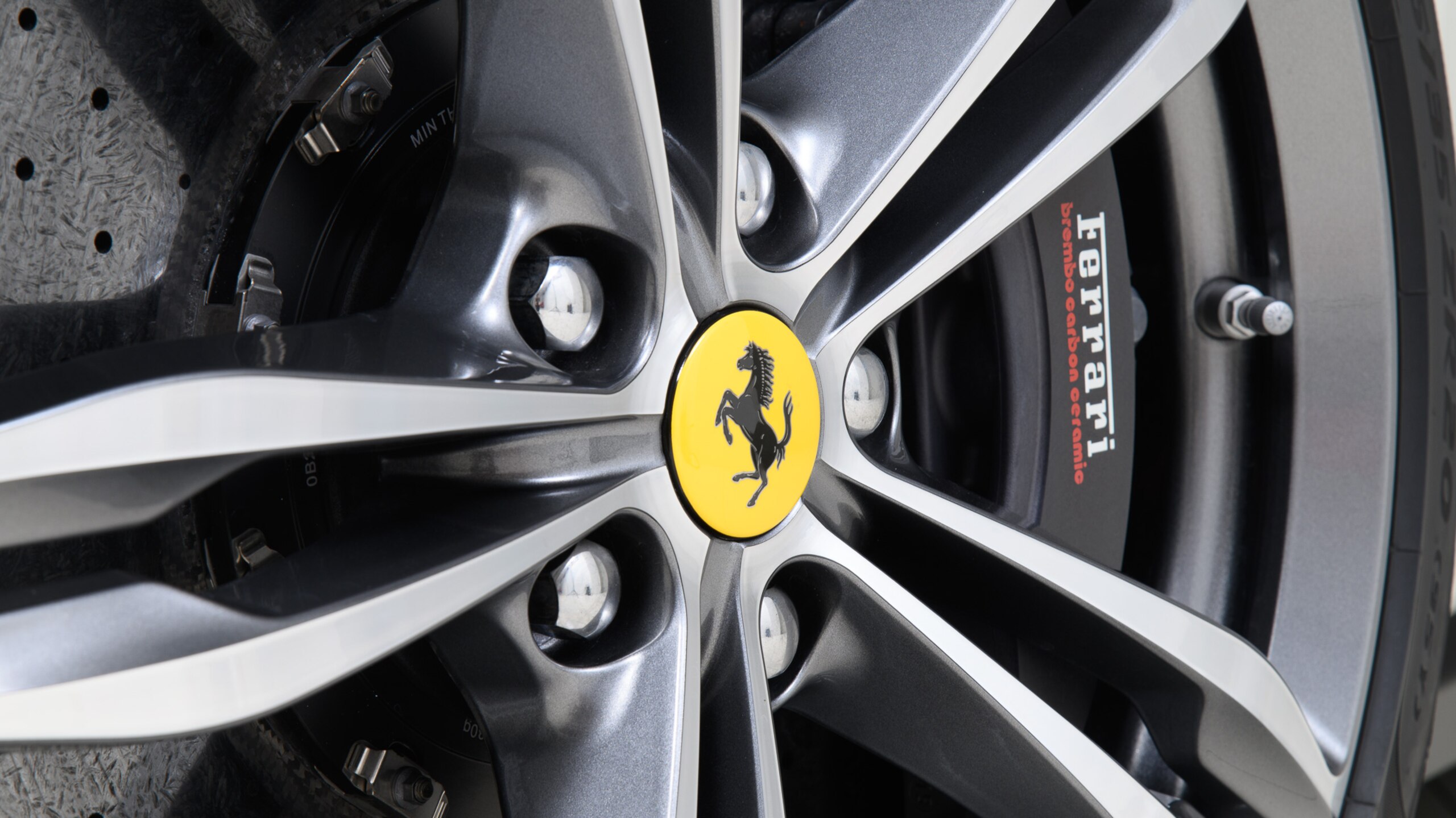 2020 Ferrari GTC4Lusso — Photo 23 / 24