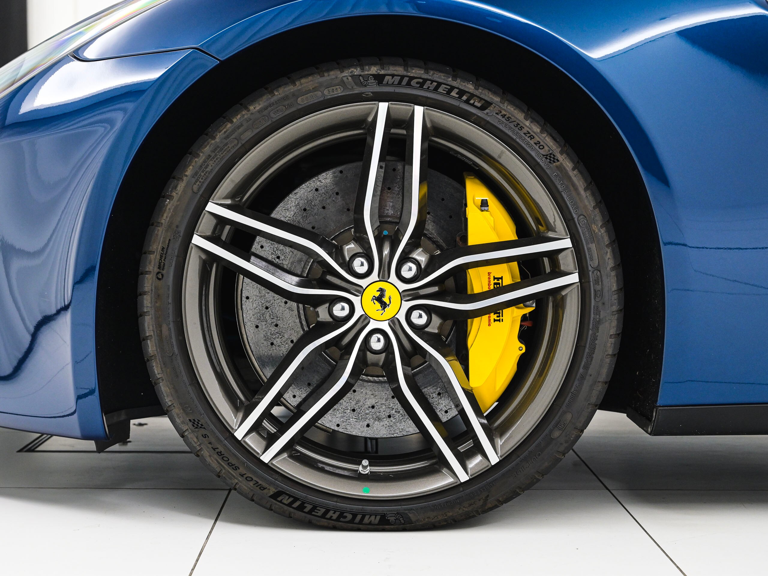 2013 Ferrari FF — Photo 14 / 16