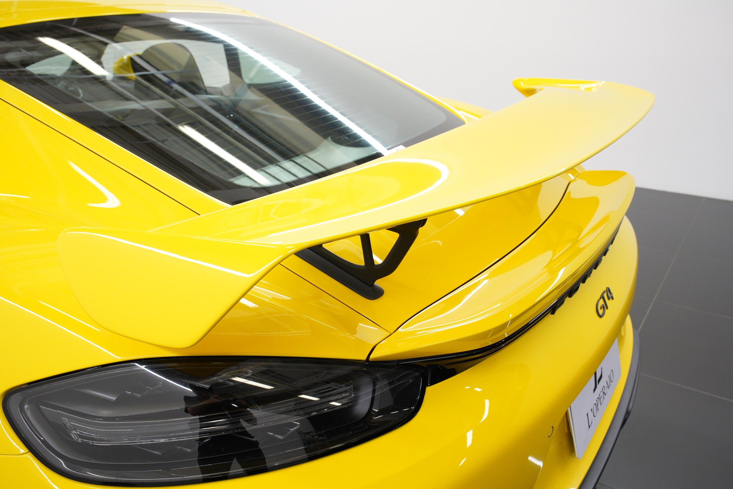 2022 Porsche 718 Cayman GT4 — Photo 26 / 35