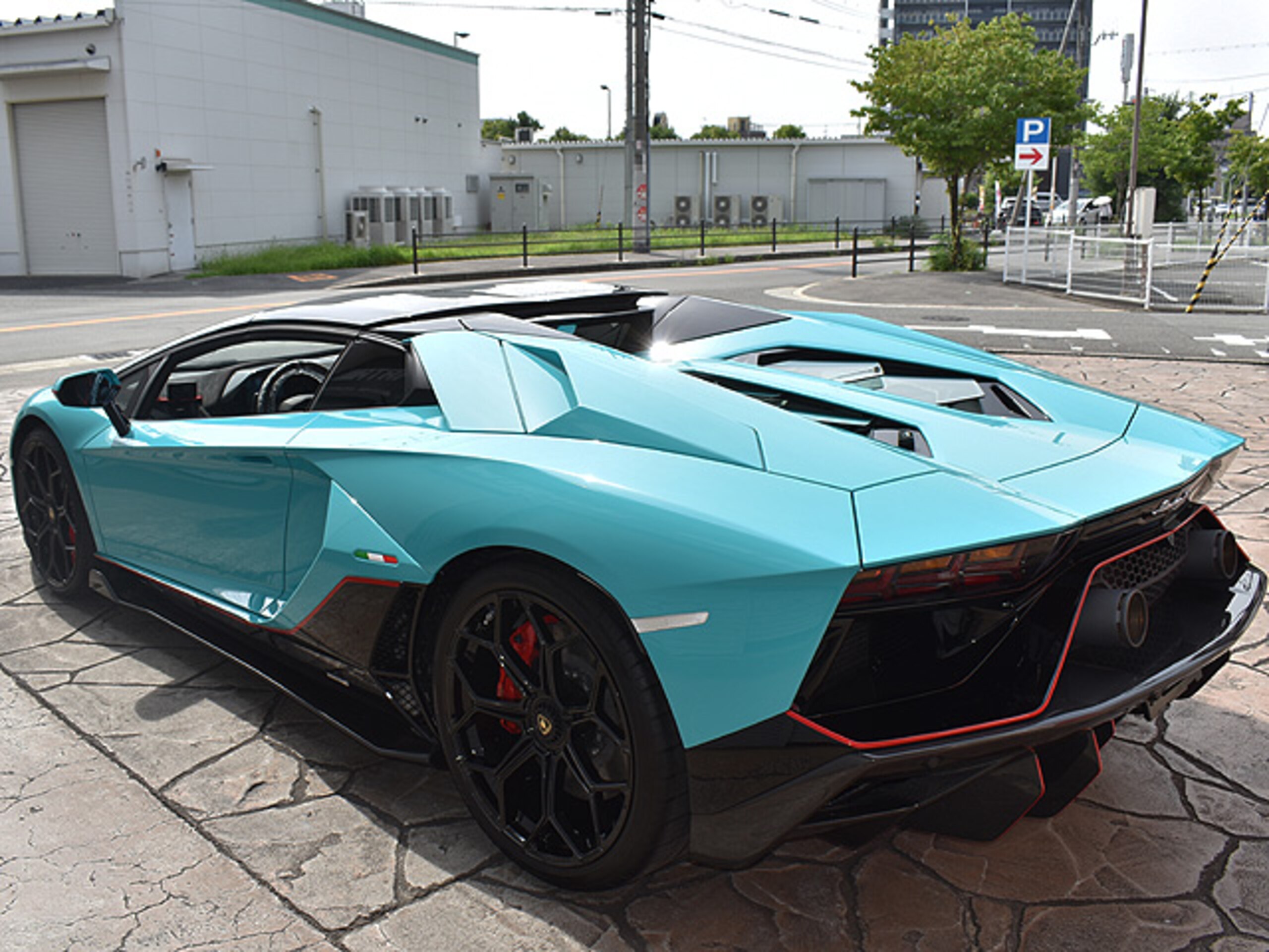 2022 Lamborghini Aventador Roadster LP780-4 Ultimae — Photo 12 / 38