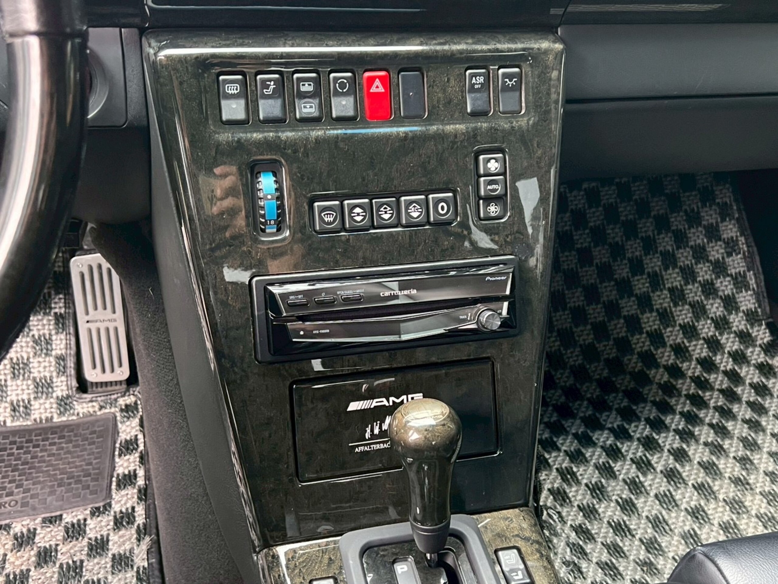 1995 Mercedes Benz E60 AMG — Photo 45 / 74