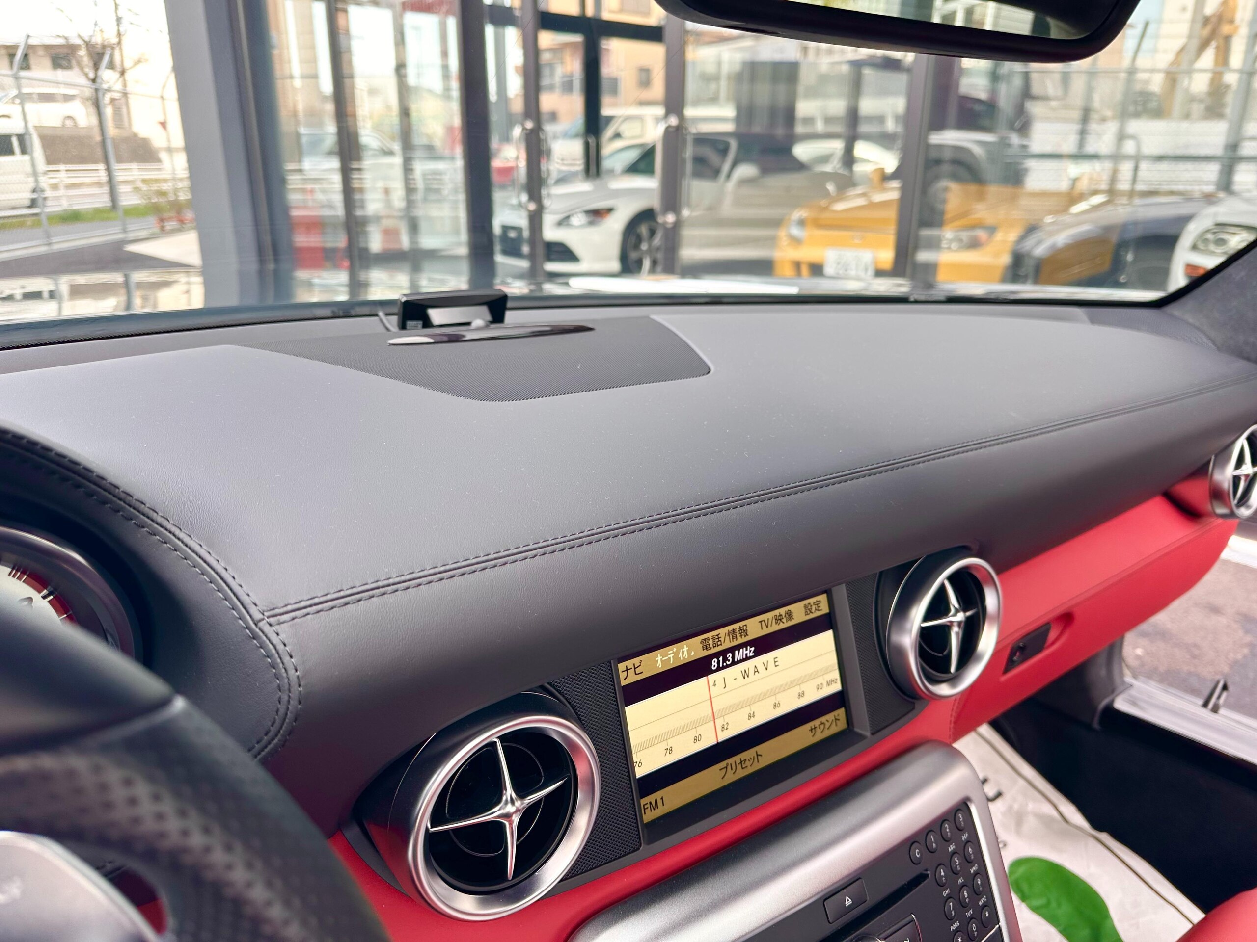 2010 Mercedes Benz SLS AMG — Photo 15 / 25