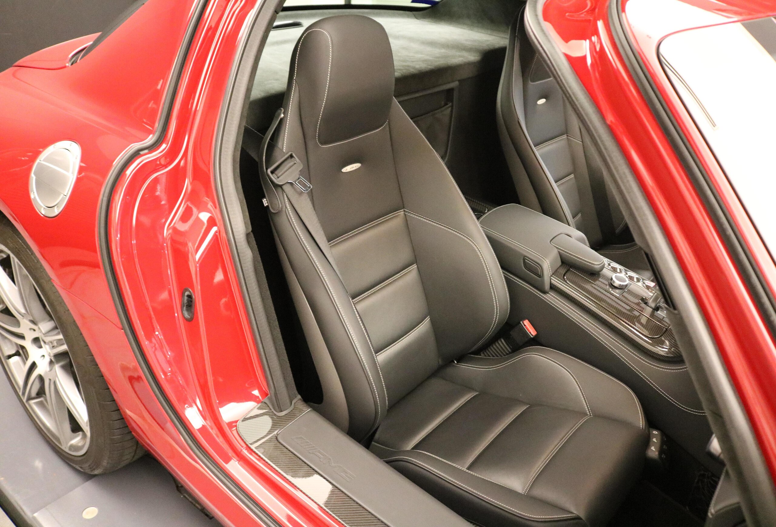 2010 Mercedes Benz SLS AMG — Photo 10 / 14