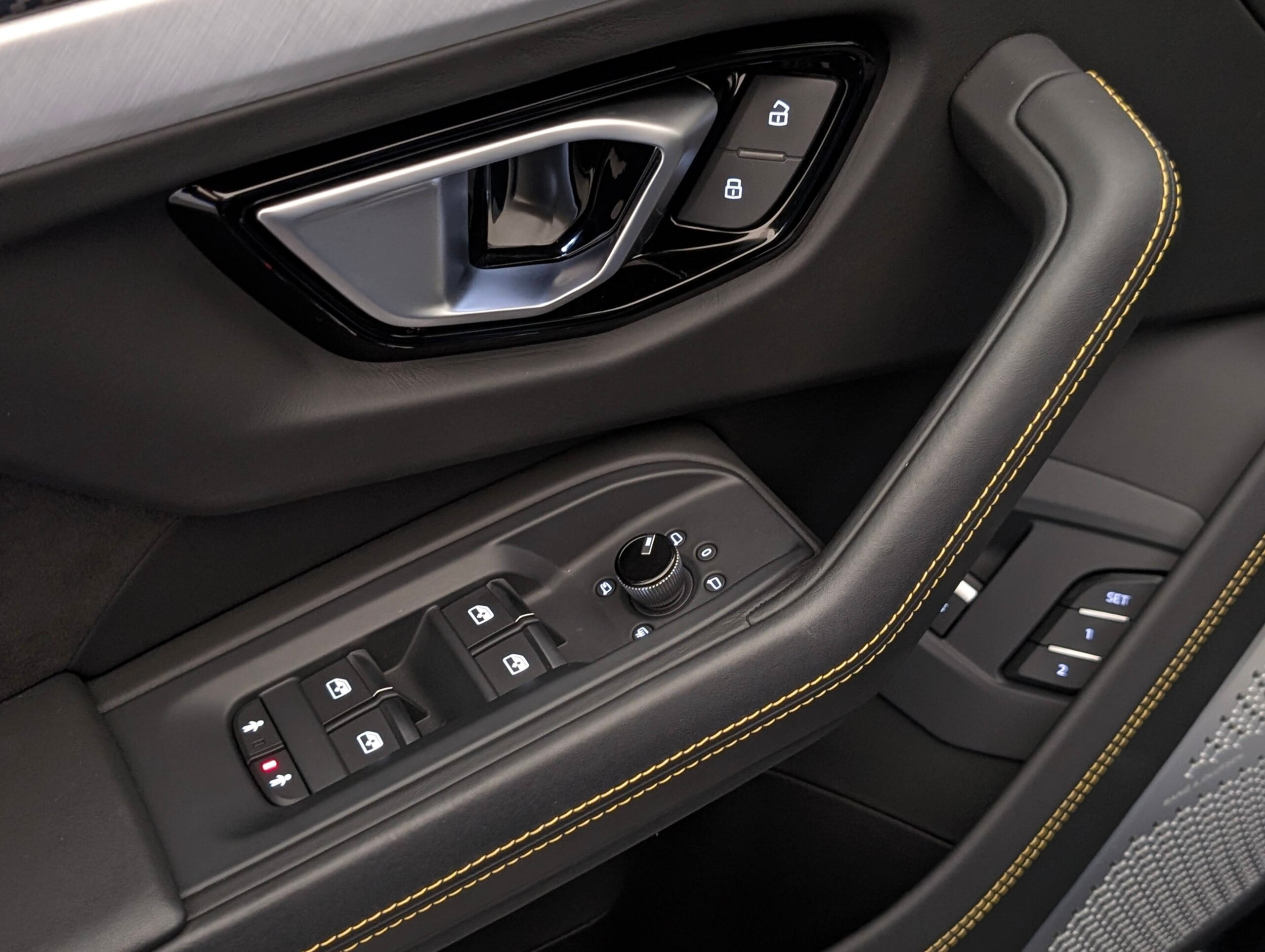 2019 Lamborghini Urus — Photo 11 / 21