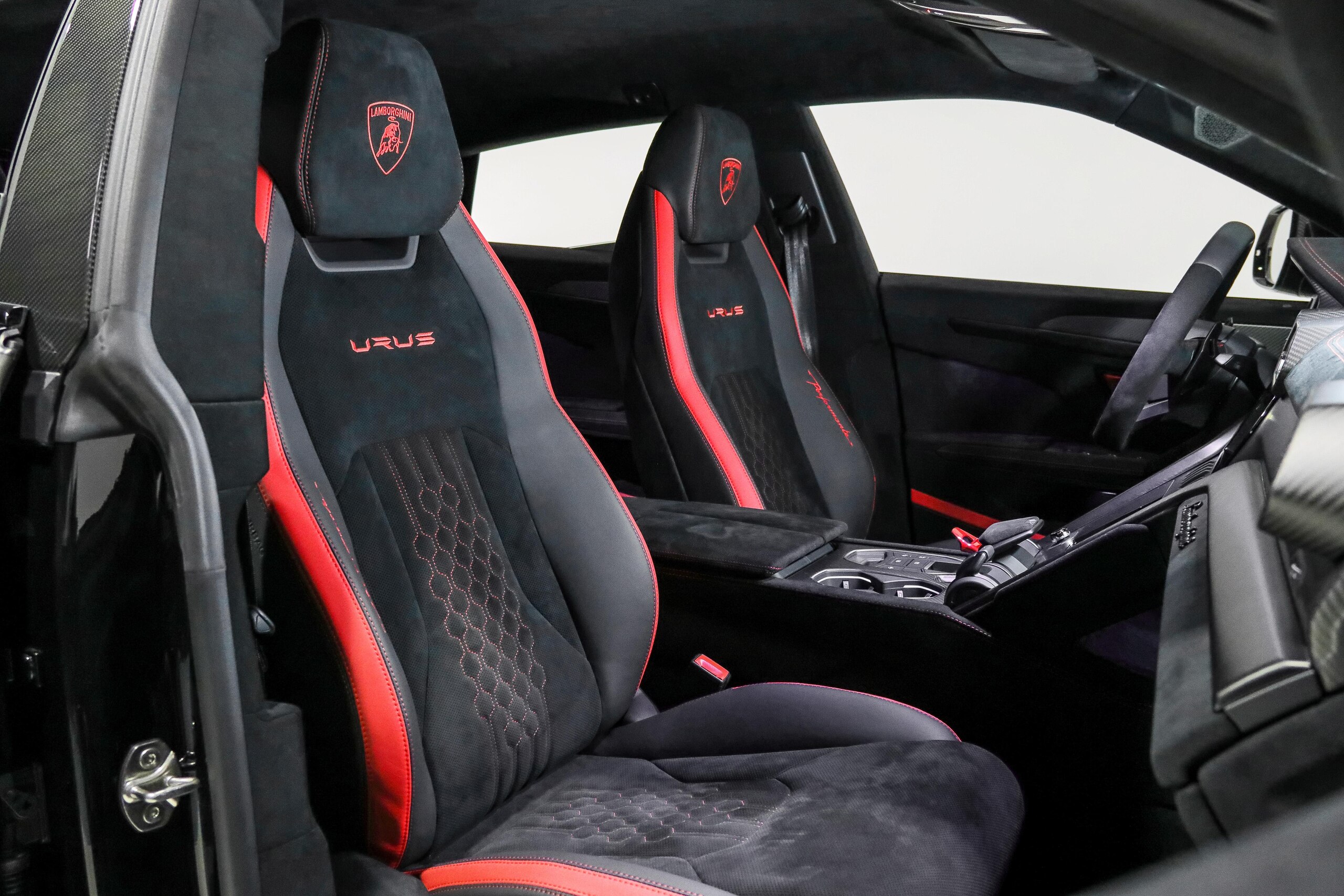 2024 Lamborghini Urus Performante — Photo 15 / 22