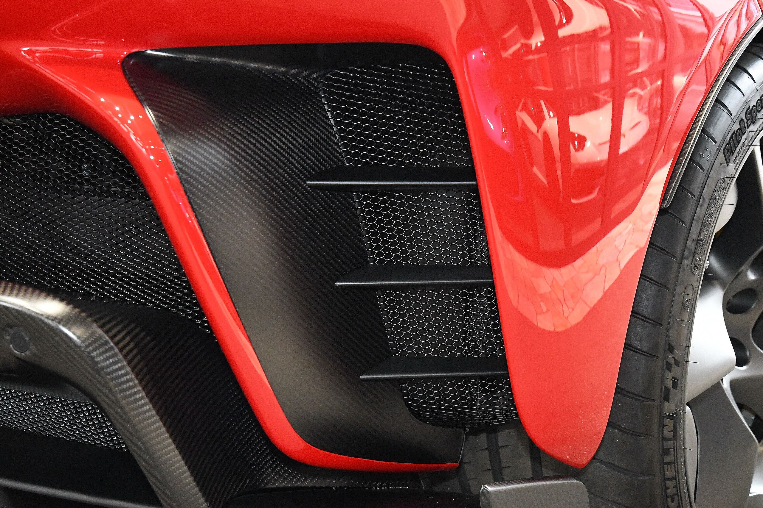 2026 Ferrari SF90 XX Stradale Tailor Made — Photo 17 / 63