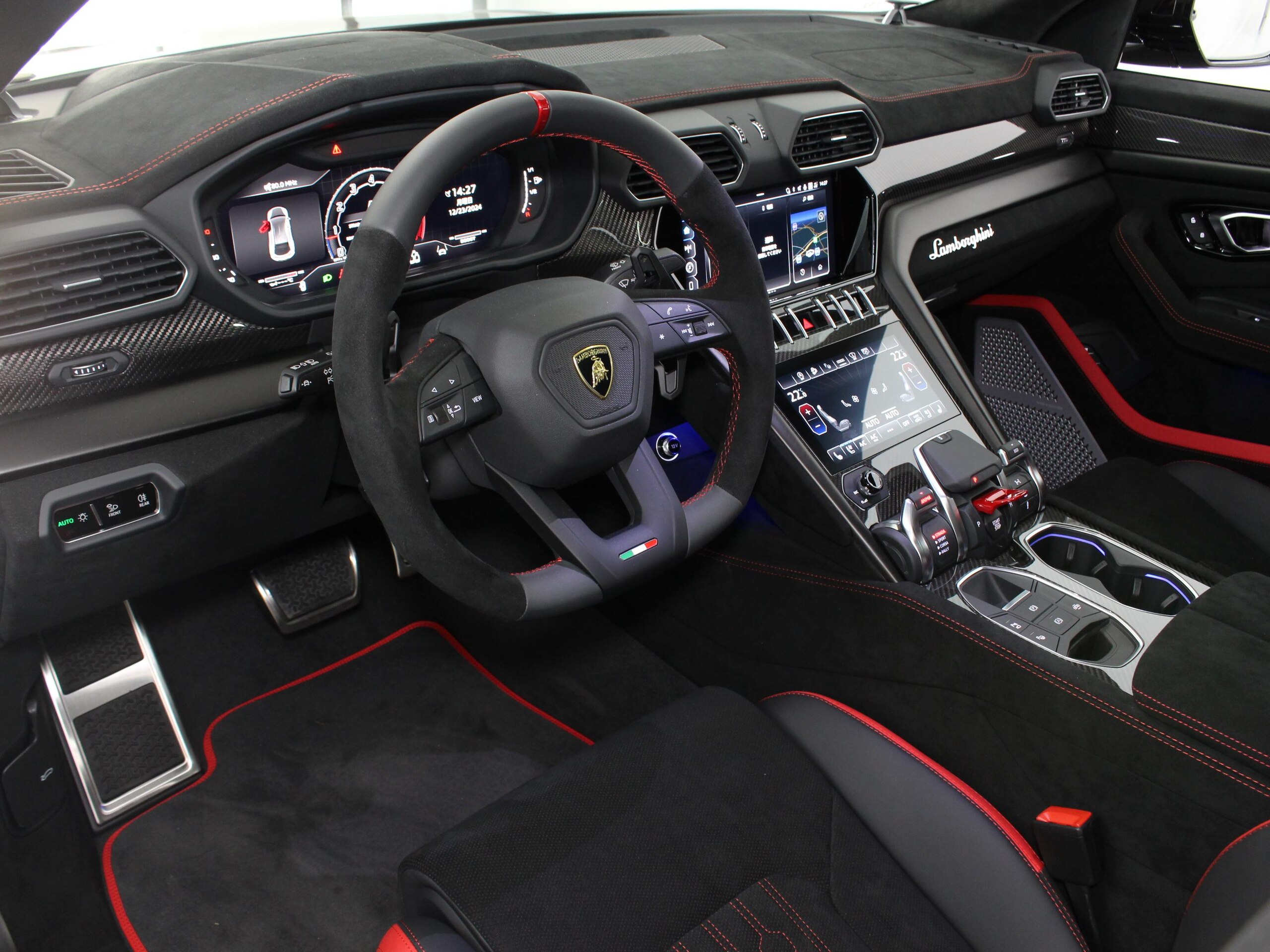 2024 Lamborghini Urus Performante — Photo 9 / 27