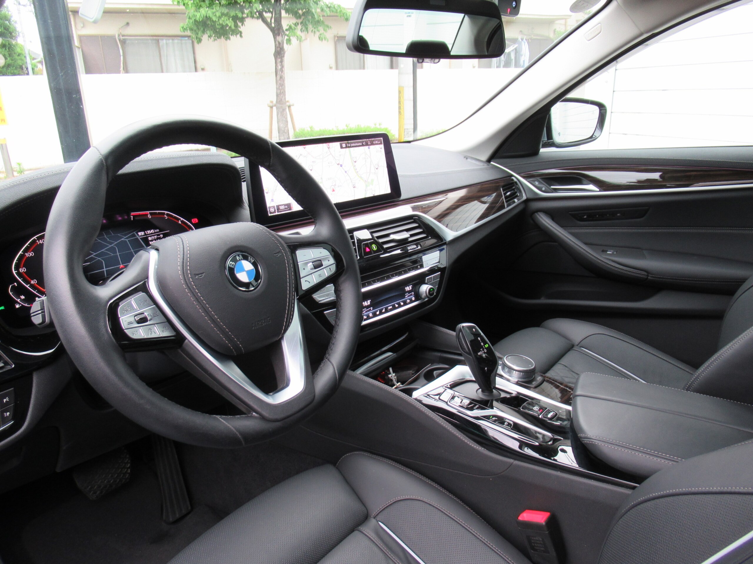 2021 BMW 530i Luxury — Photo 11 / 23