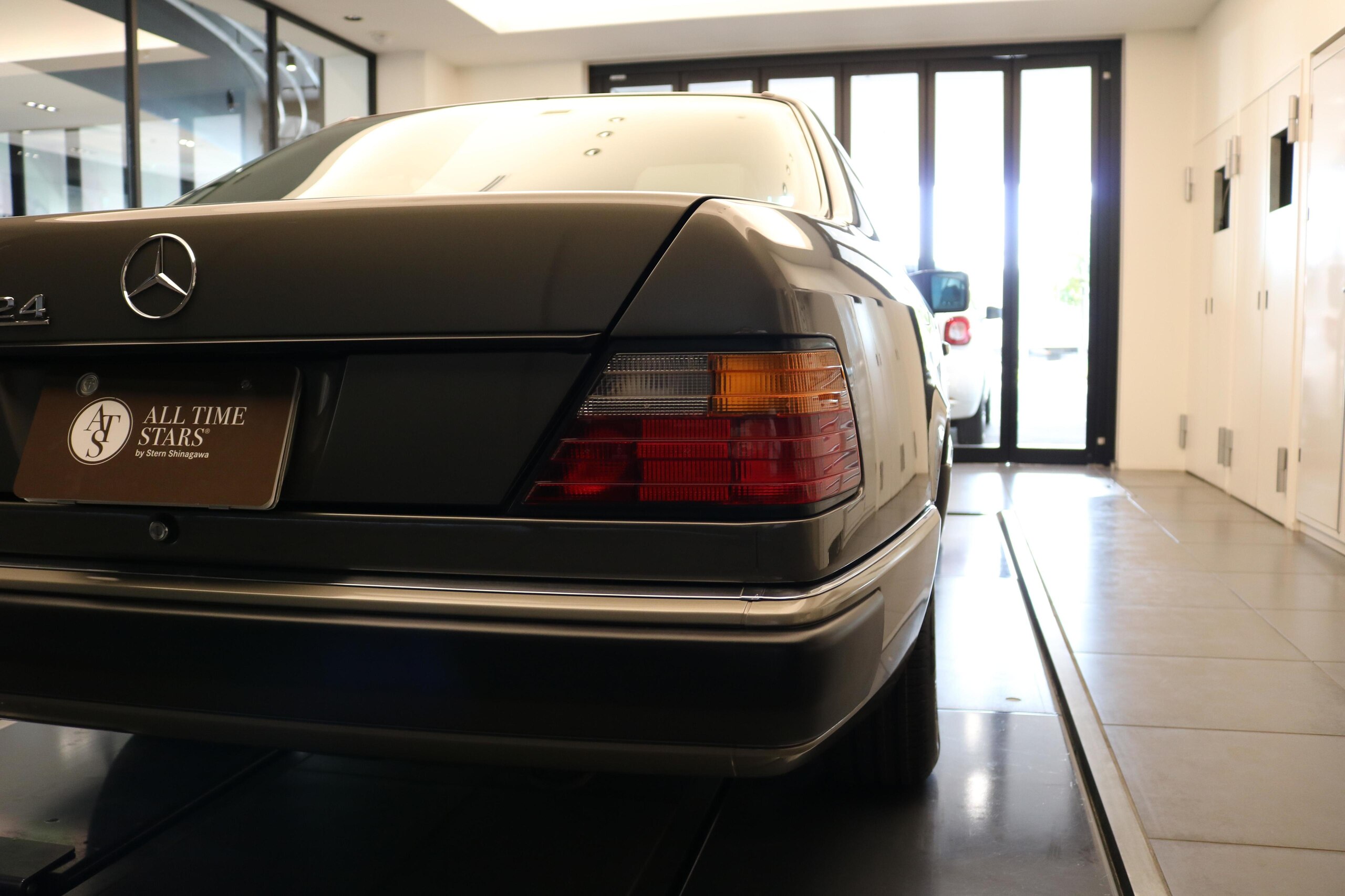 1991 Mercedes Benz 300CE-24 — Photo 8 / 19