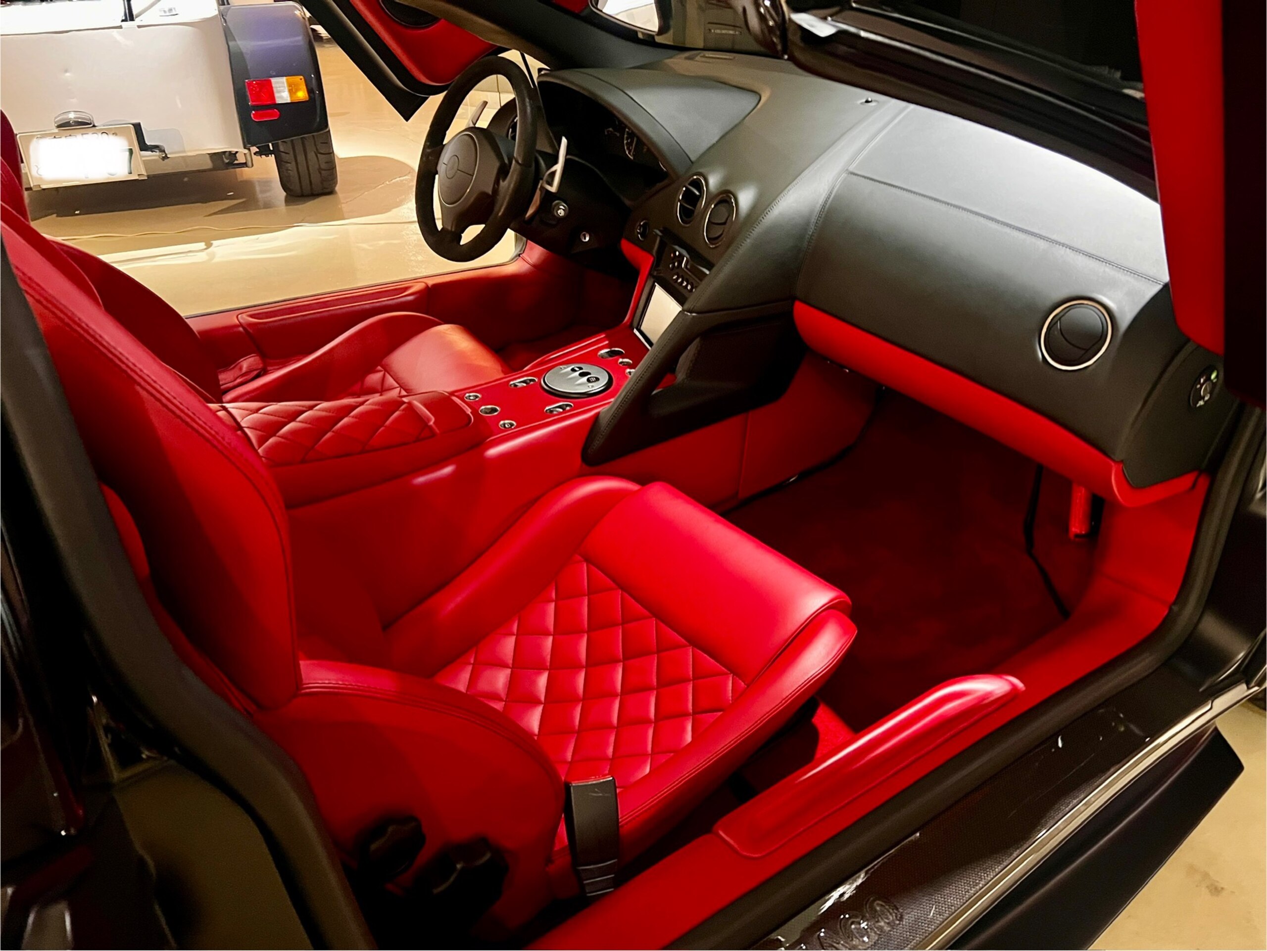 2008 Lamborghini Murcielago Roadster — Photo 12 / 18