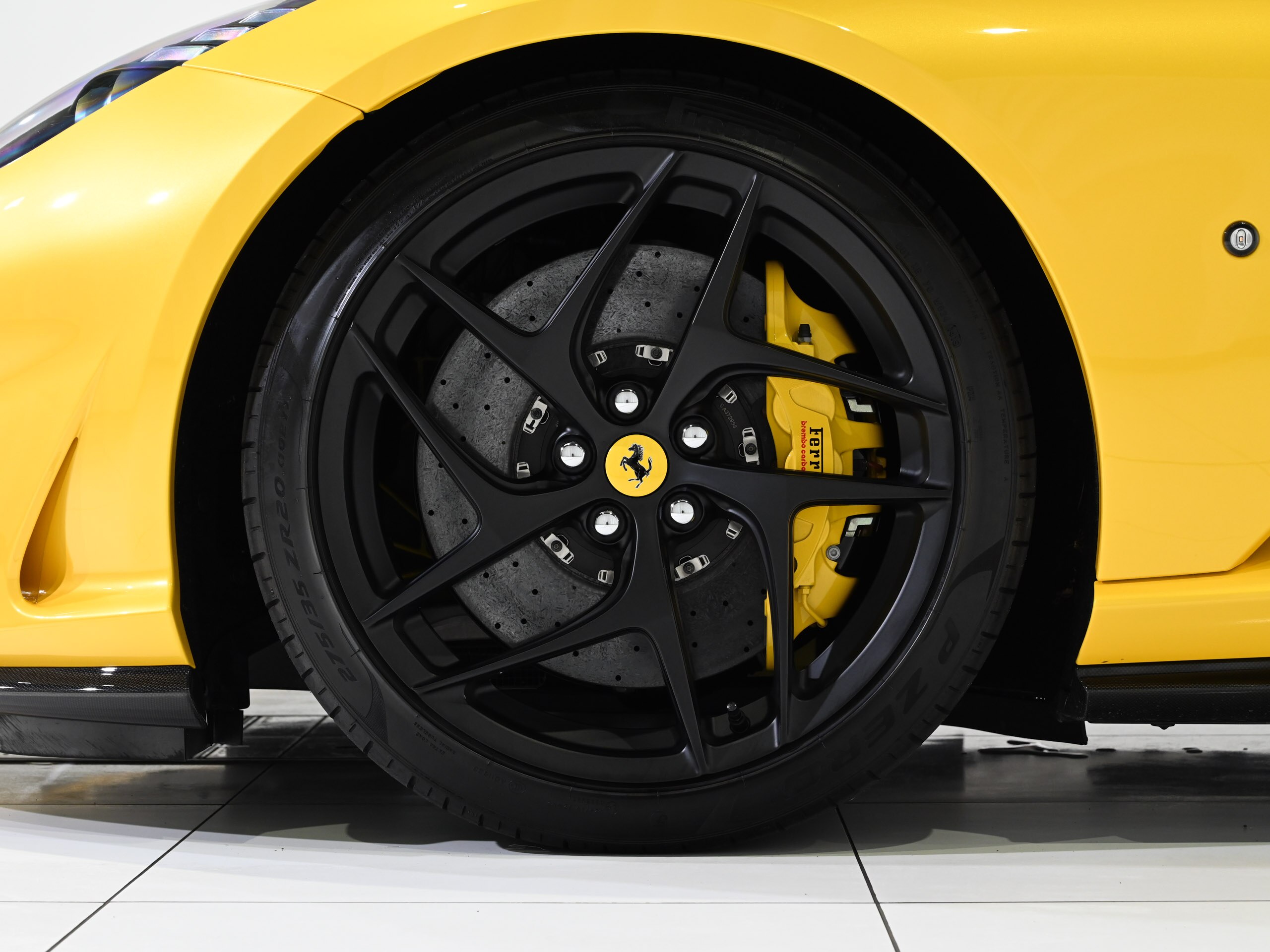 2019 Ferrari 812 Superfast — Photo 22 / 24