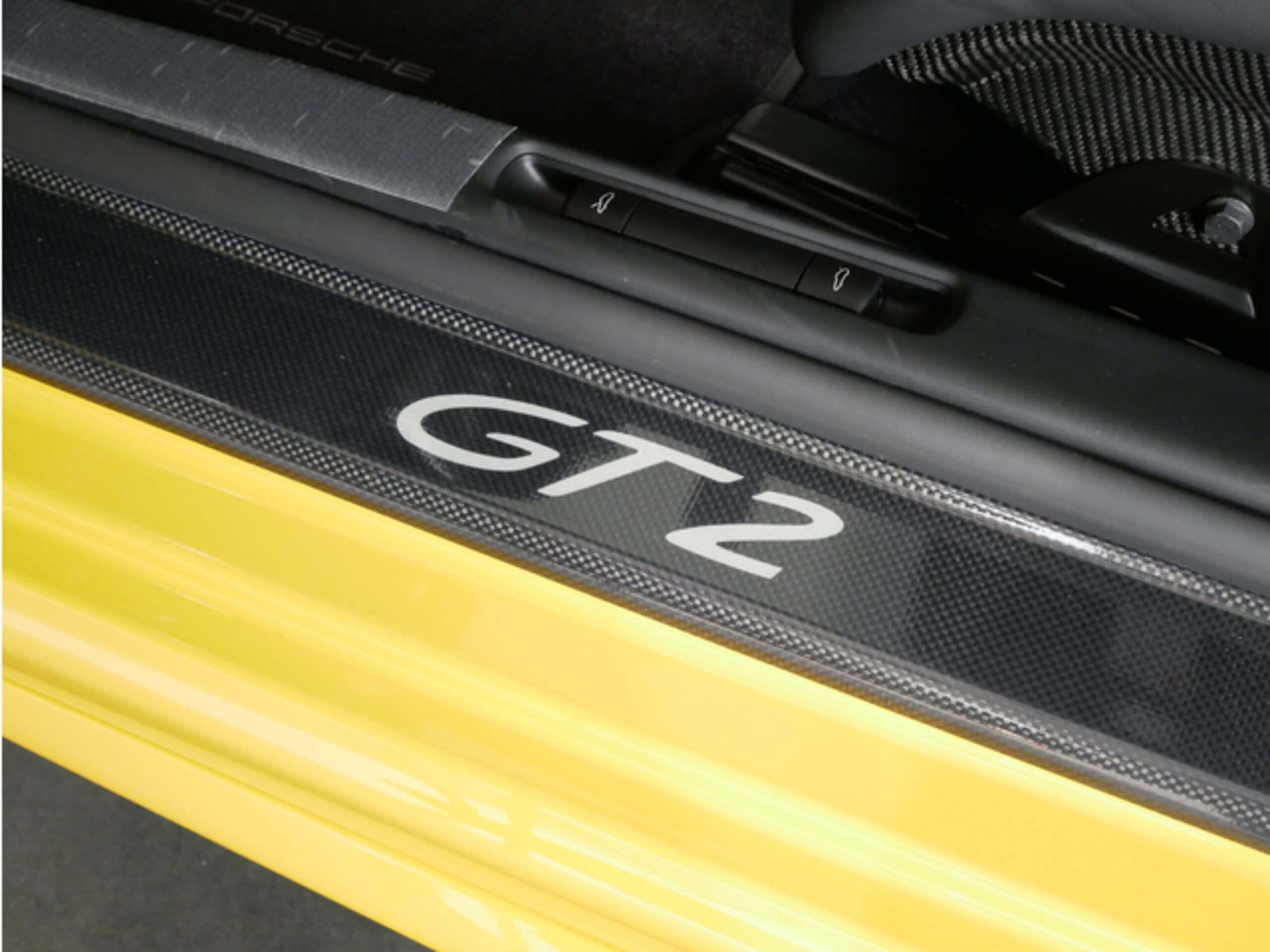 2008 Porsche 911 GT2 — Photo 8 / 18
