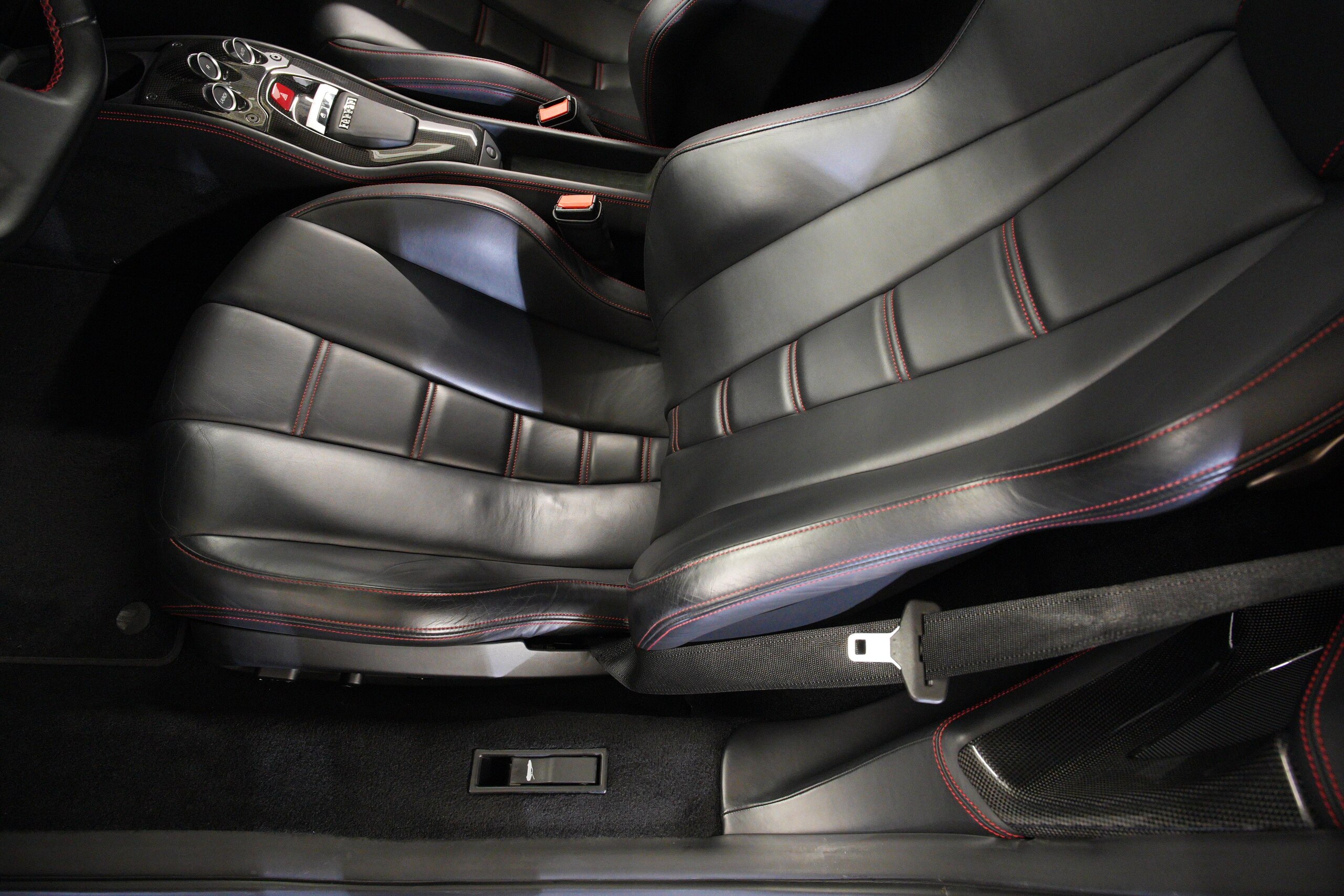 2010 Ferrari 458 Italia F1 DCT — Photo 6 / 19