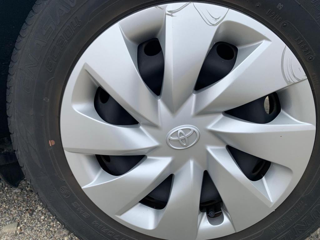 2019 Toyota Vitz — Photo 9 / 17