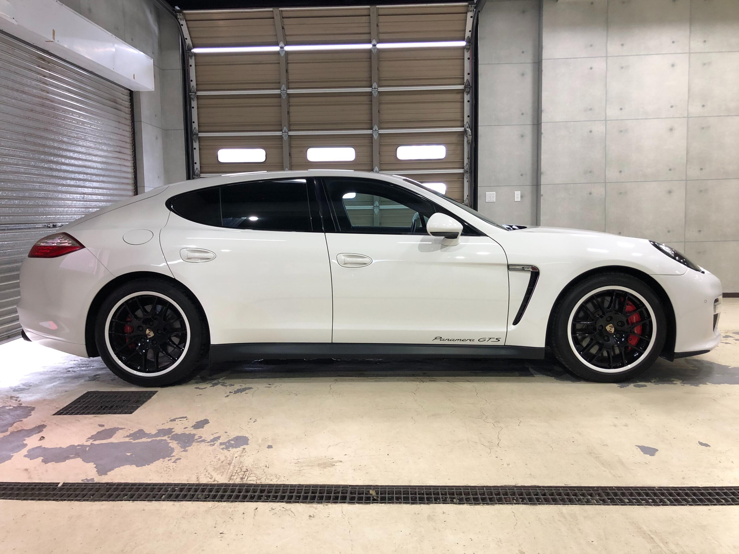 2012 Porsche Panamera GTS — Photo 7 / 32