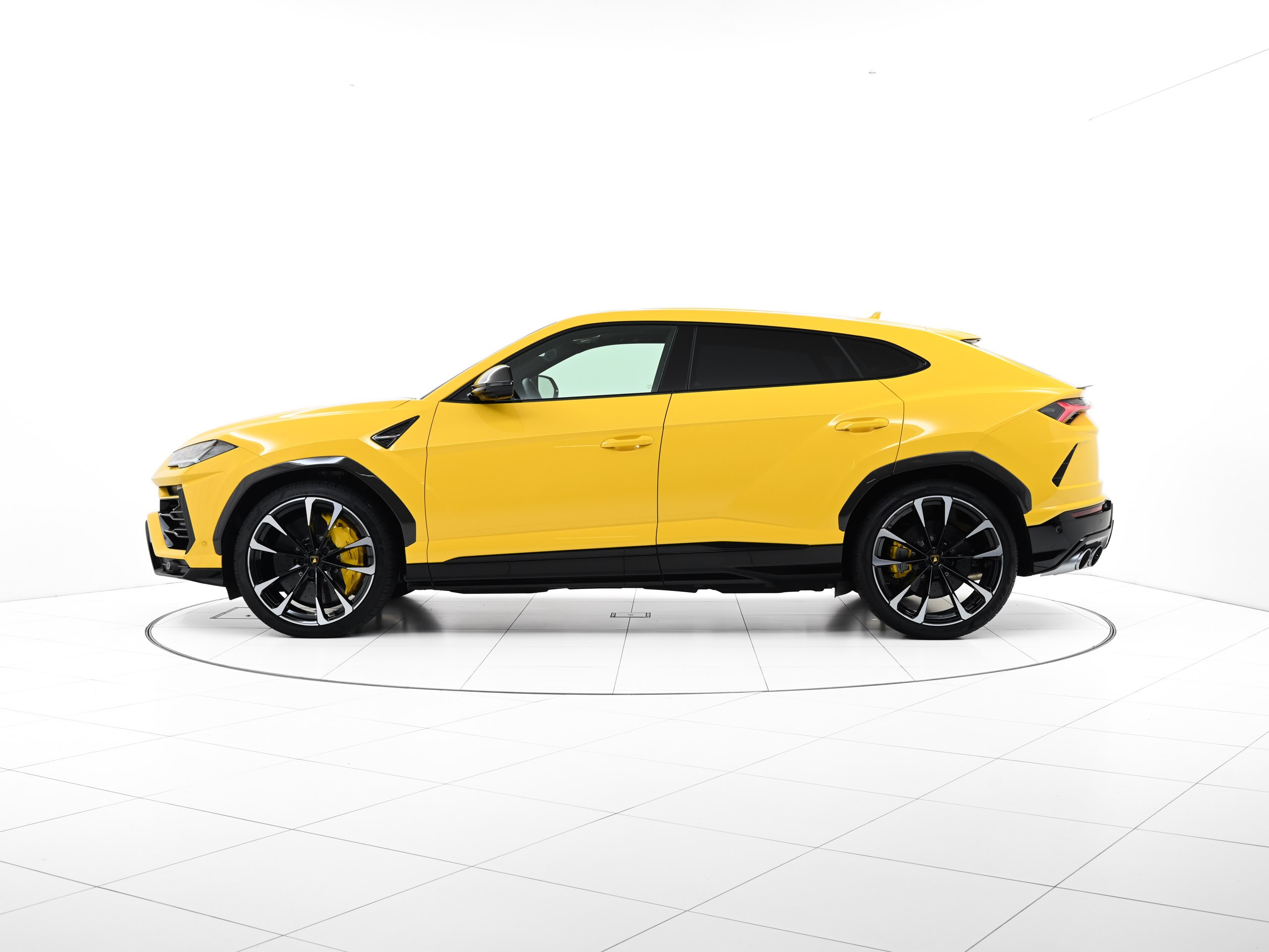 2022 Lamborghini Urus — Photo 6 / 21