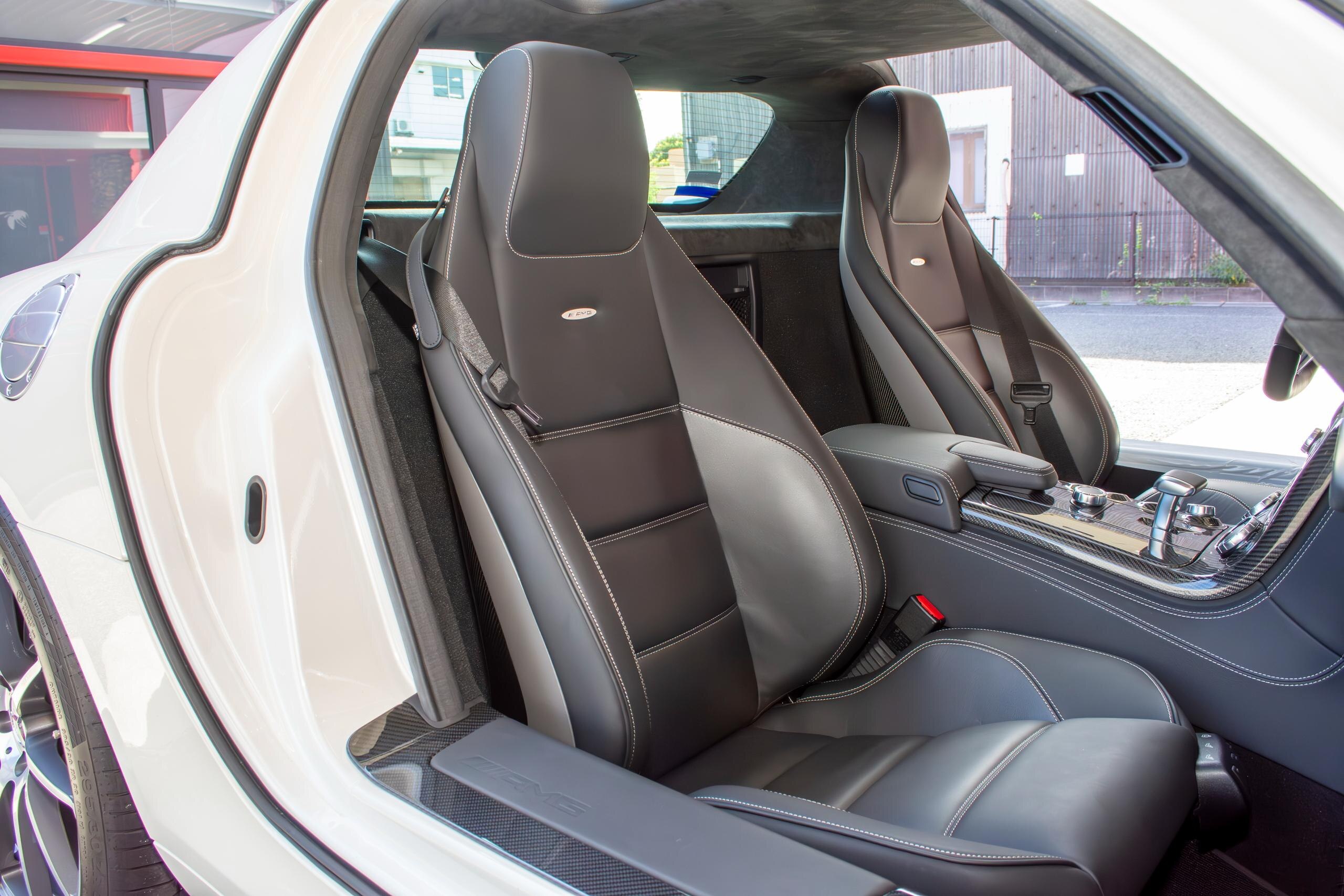 2010 Mercedes Benz SLS AMG — Photo 16 / 23