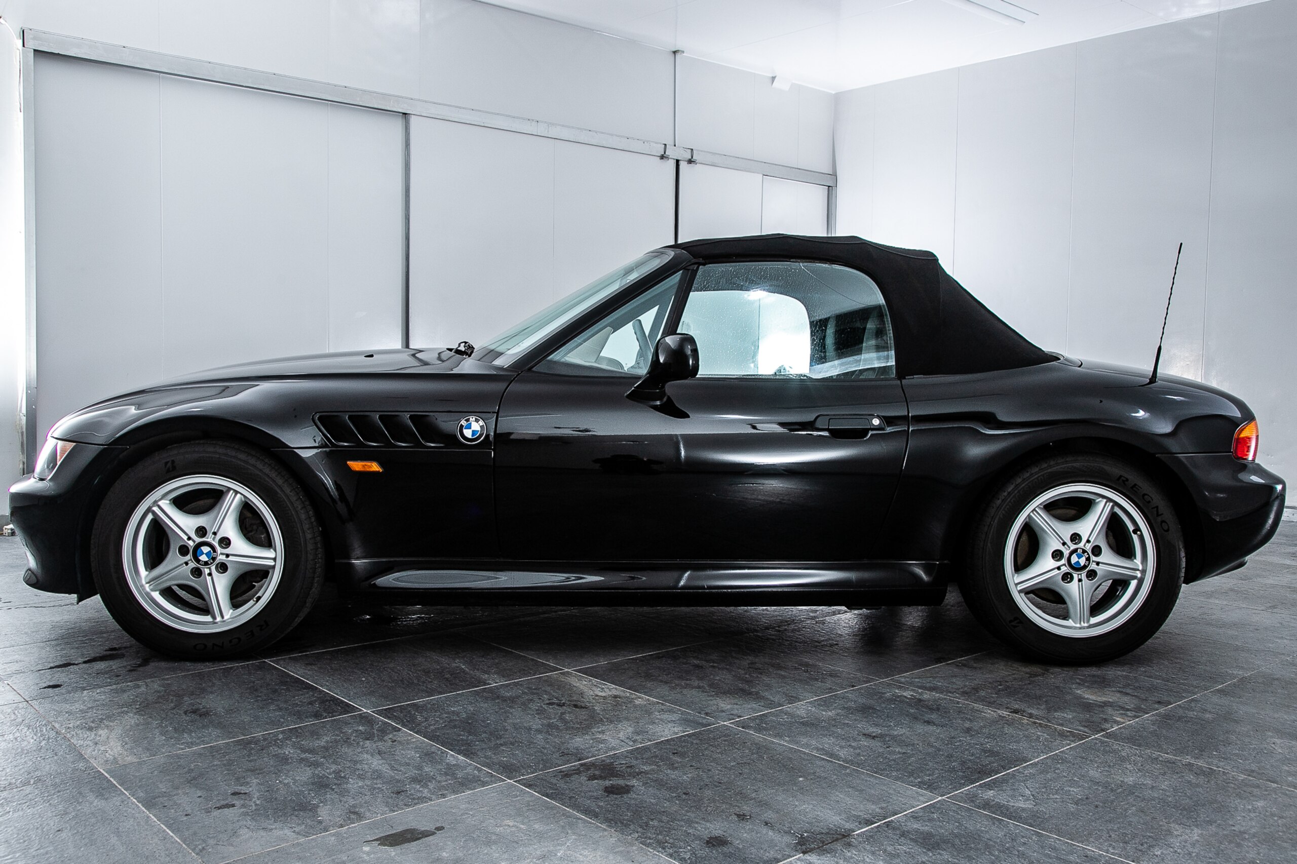 1996 BMW Z3 Roadster — Photo 7 / 26