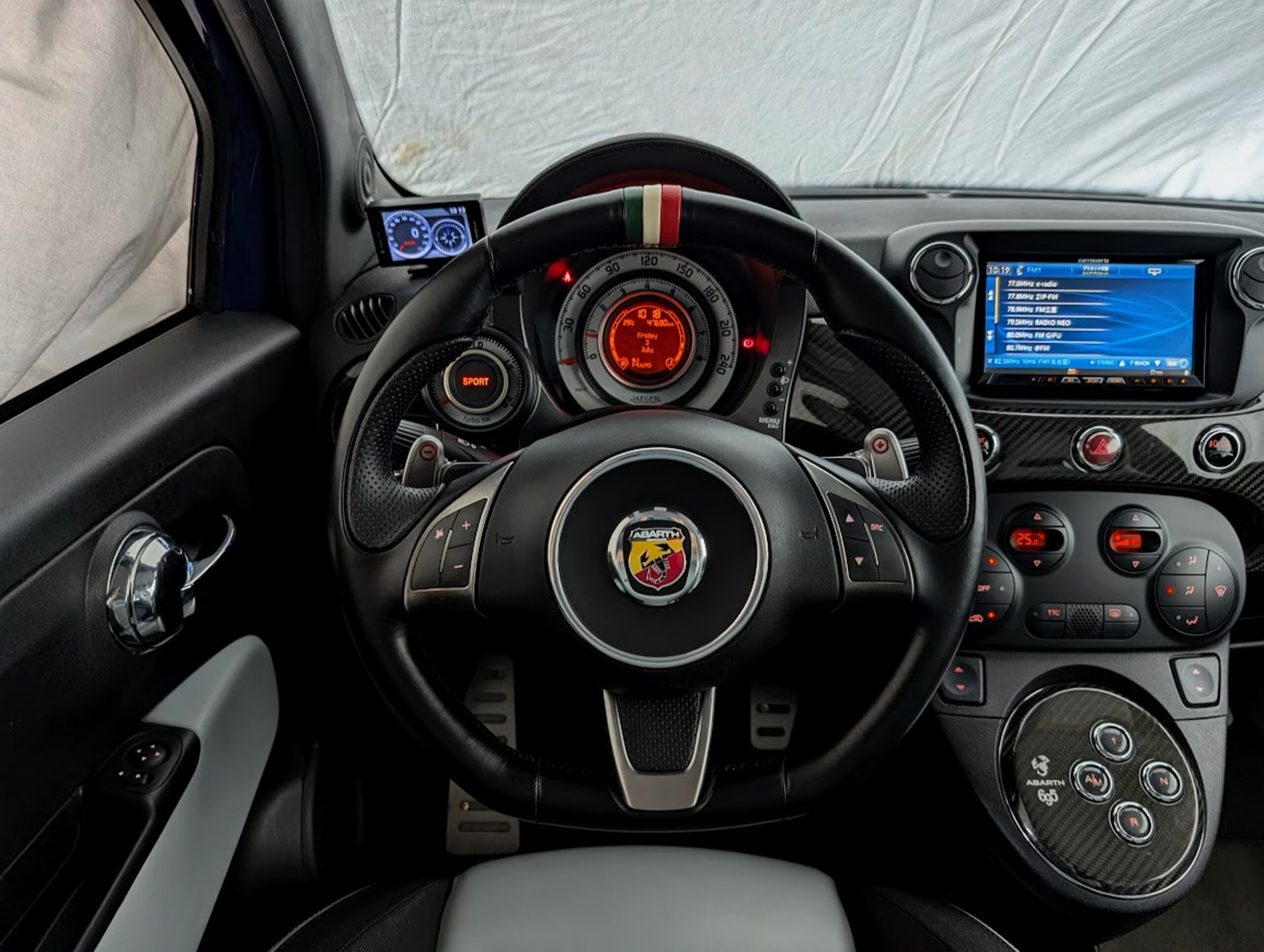 2011 Abarth 695 Tributo Ferrari — Photo 8 / 35