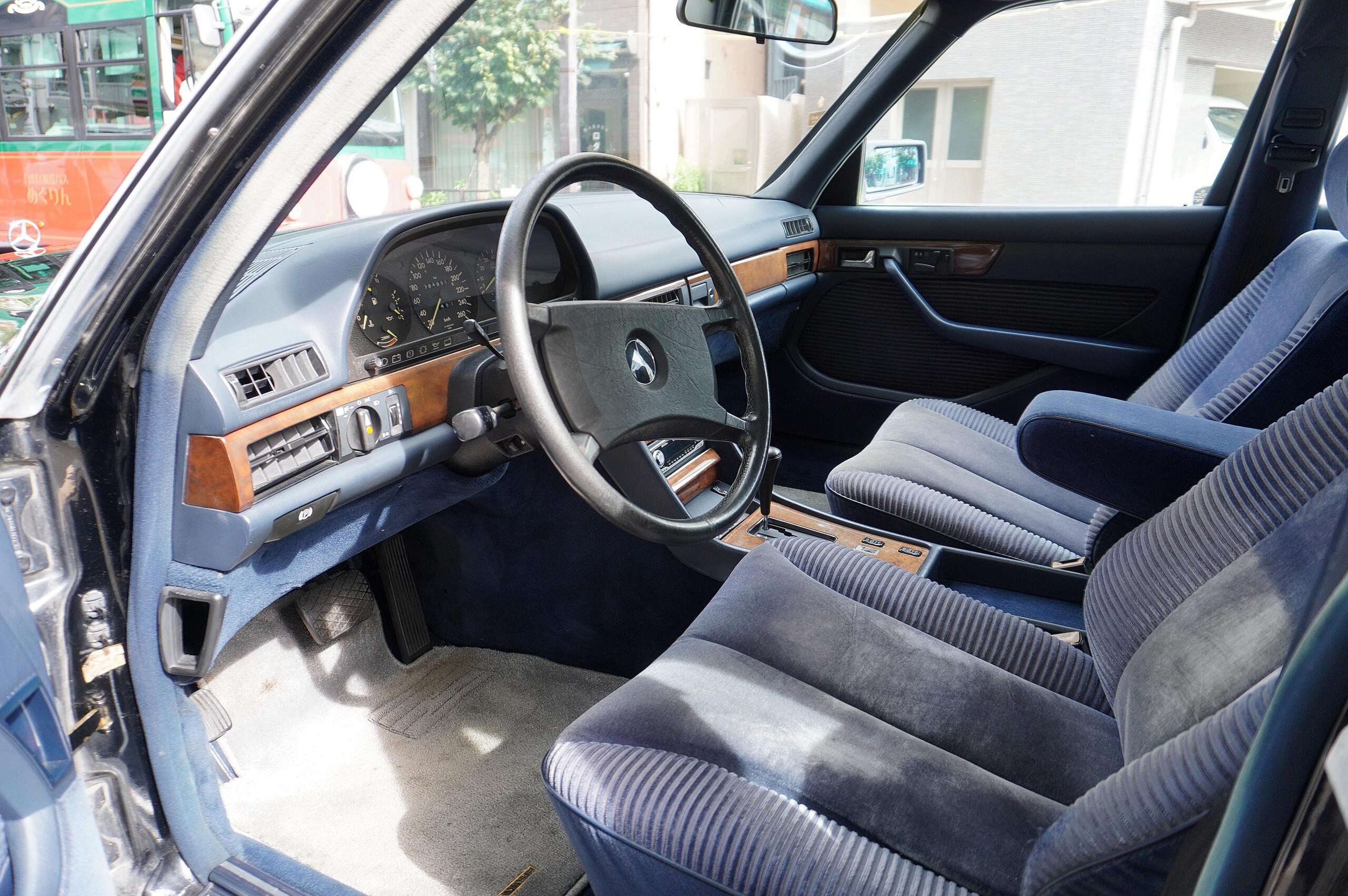 1987 Mercedes Benz 560SEL — Photo 6 / 14