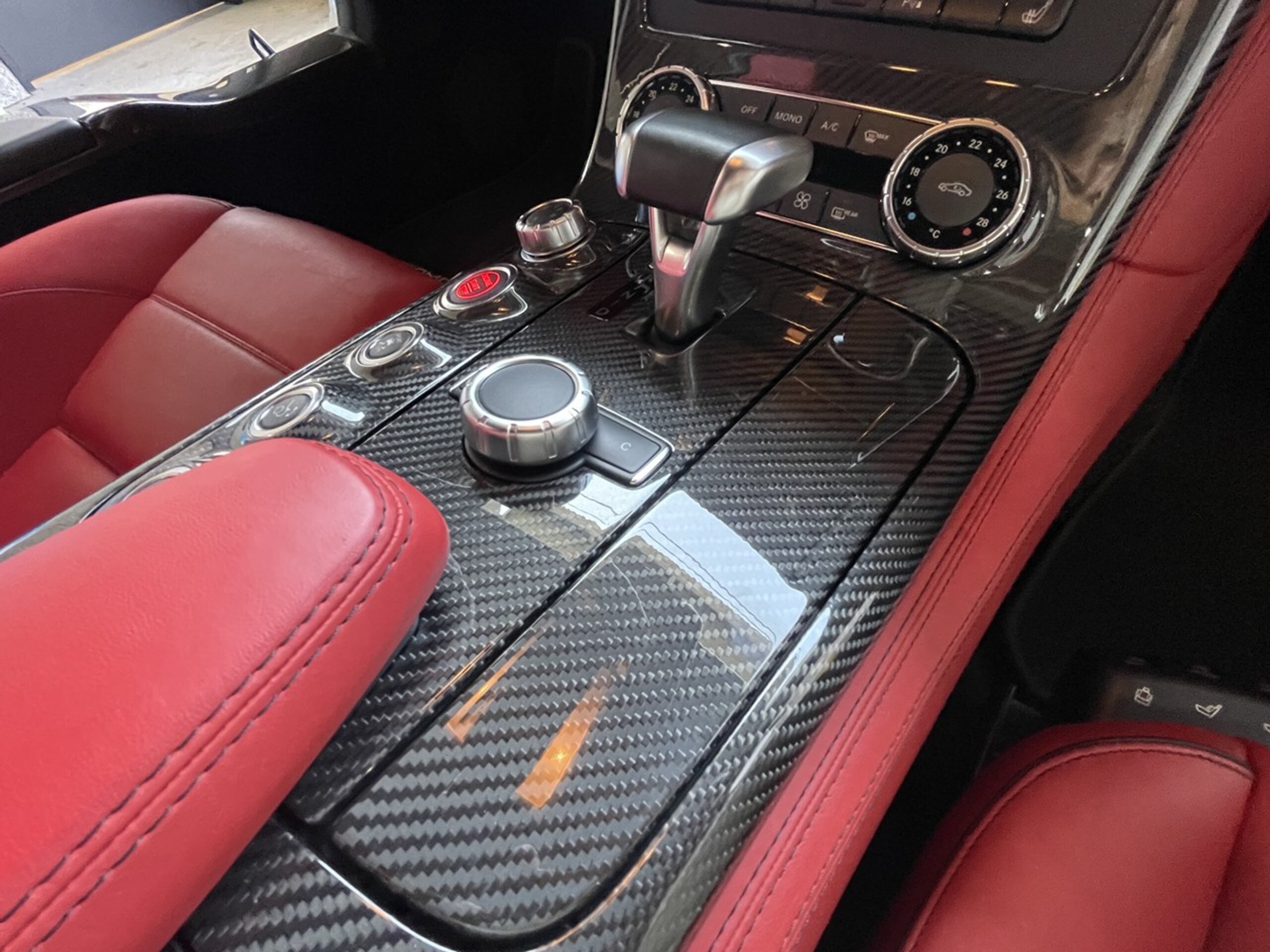 2011 Mercedes Benz SLS AMG — Photo 16 / 23