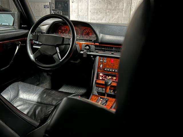 1989 Mercedes Benz 560SEL — Photo 6 / 11