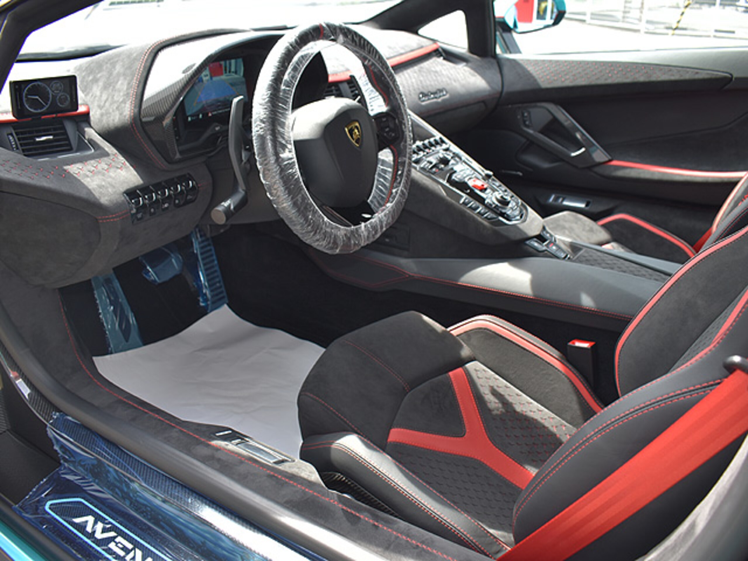 2022 Lamborghini Aventador Roadster LP780-4 Ultimae — Photo 6 / 38