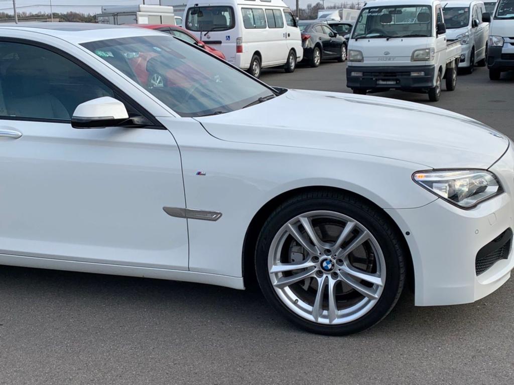 2015 BMW 740i M Sport — Photo 7 / 27