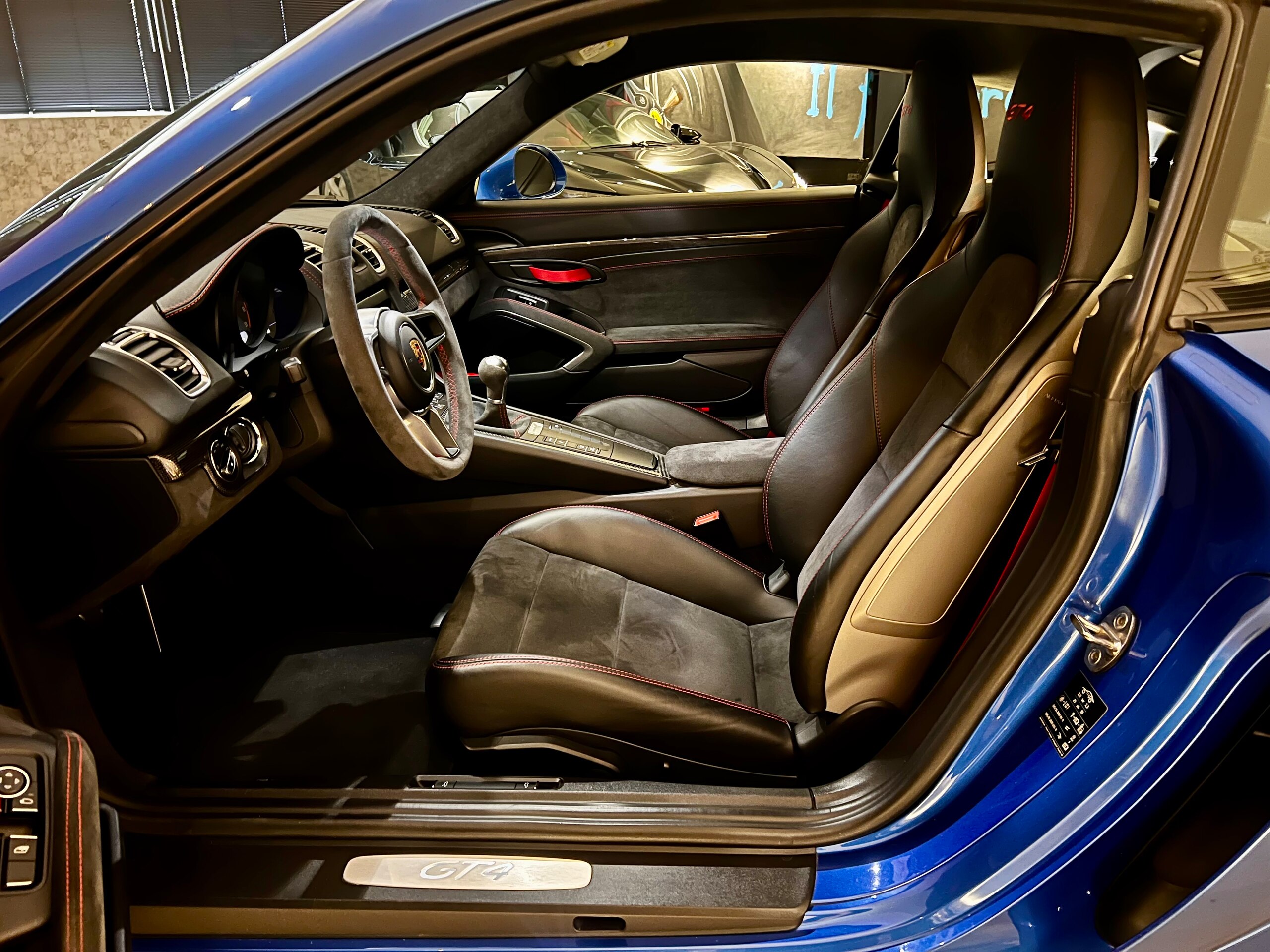 2016 Porsche Cayman GT4 — Photo 12 / 22