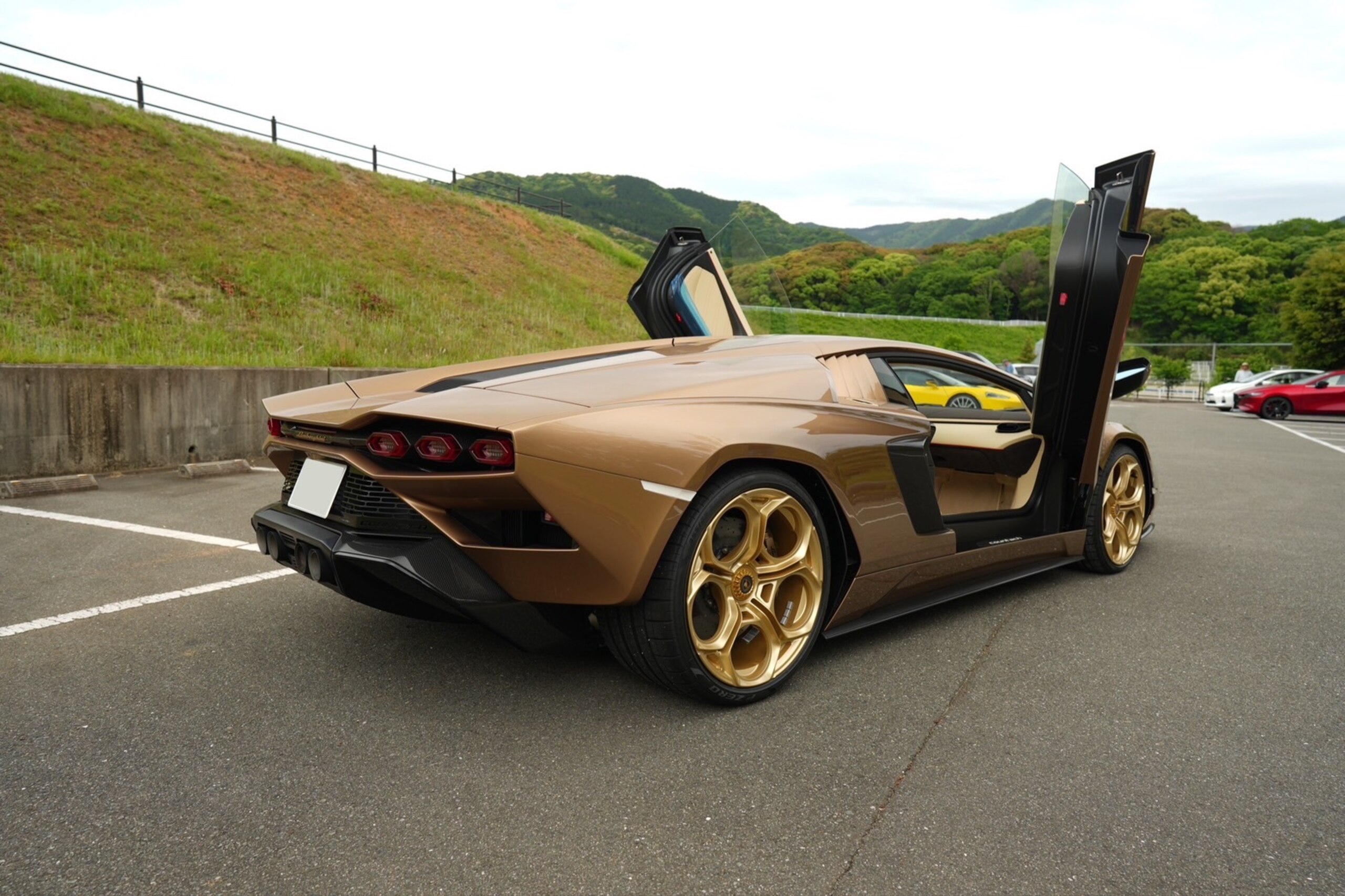 2022 Lamborghini Countach LPI 800-4 — Photo 6 / 28
