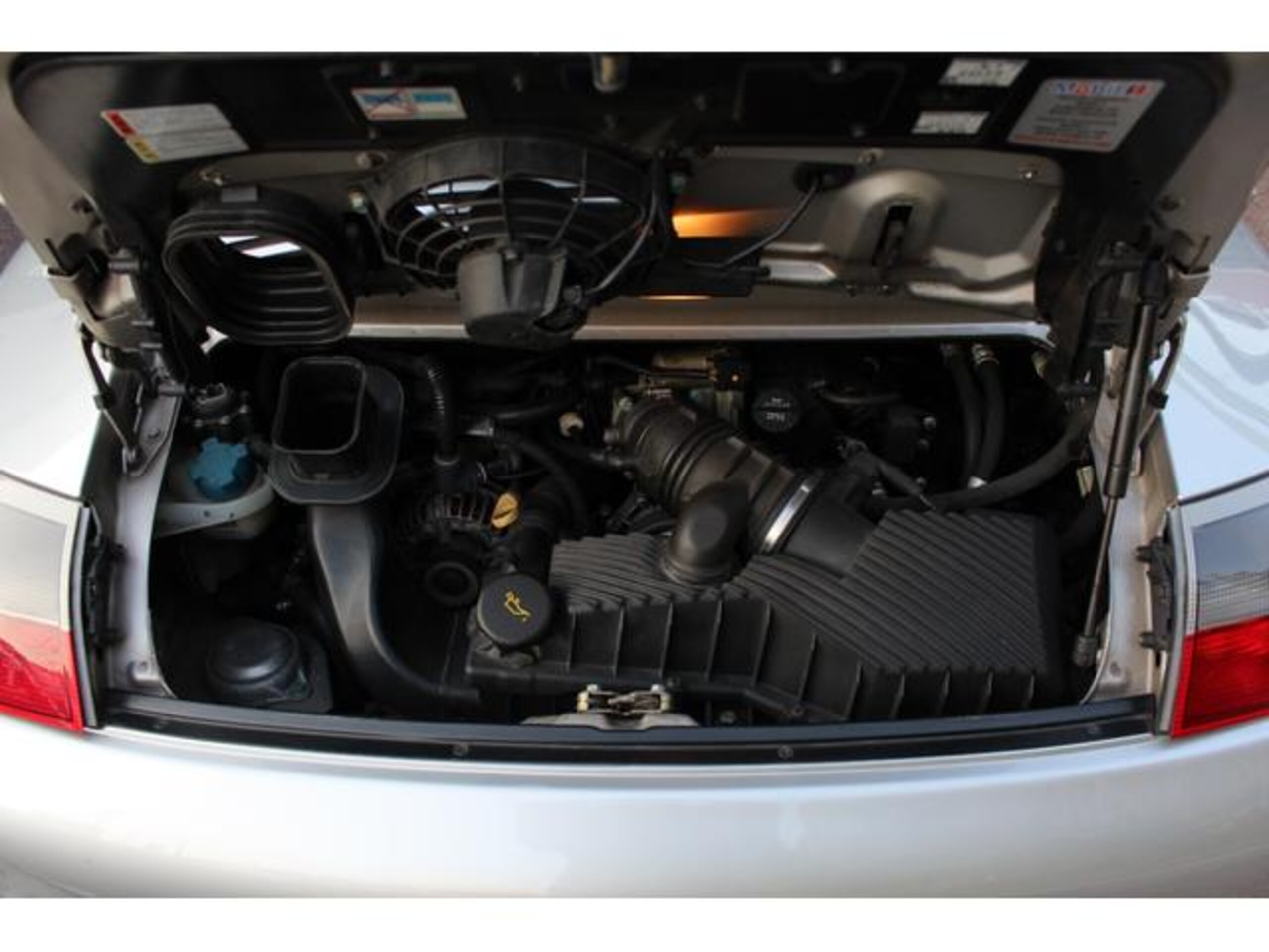 2002 Porsche 911 Carrera — Photo 17 / 18