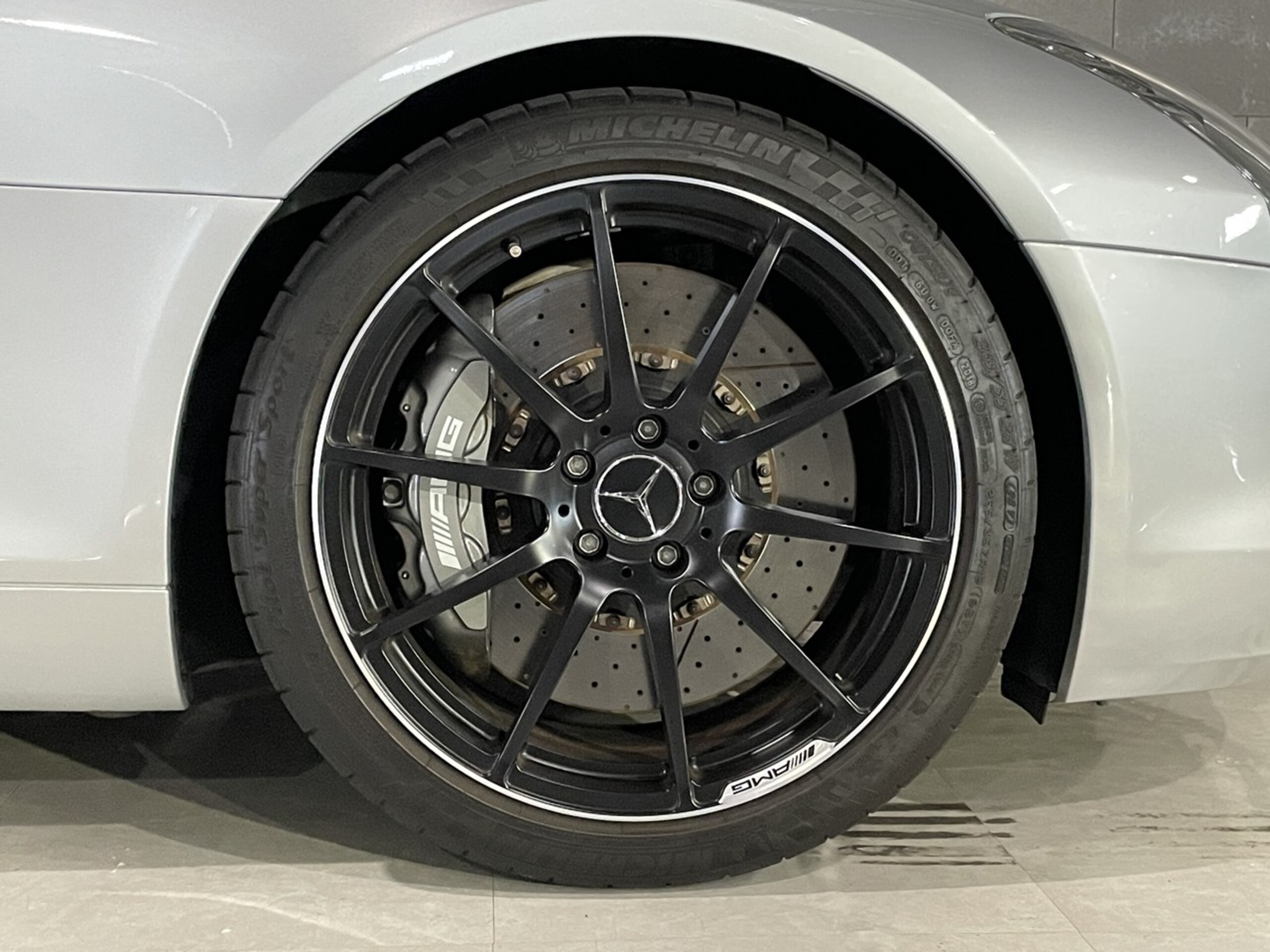 2011 Mercedes Benz SLS AMG — Photo 21 / 23