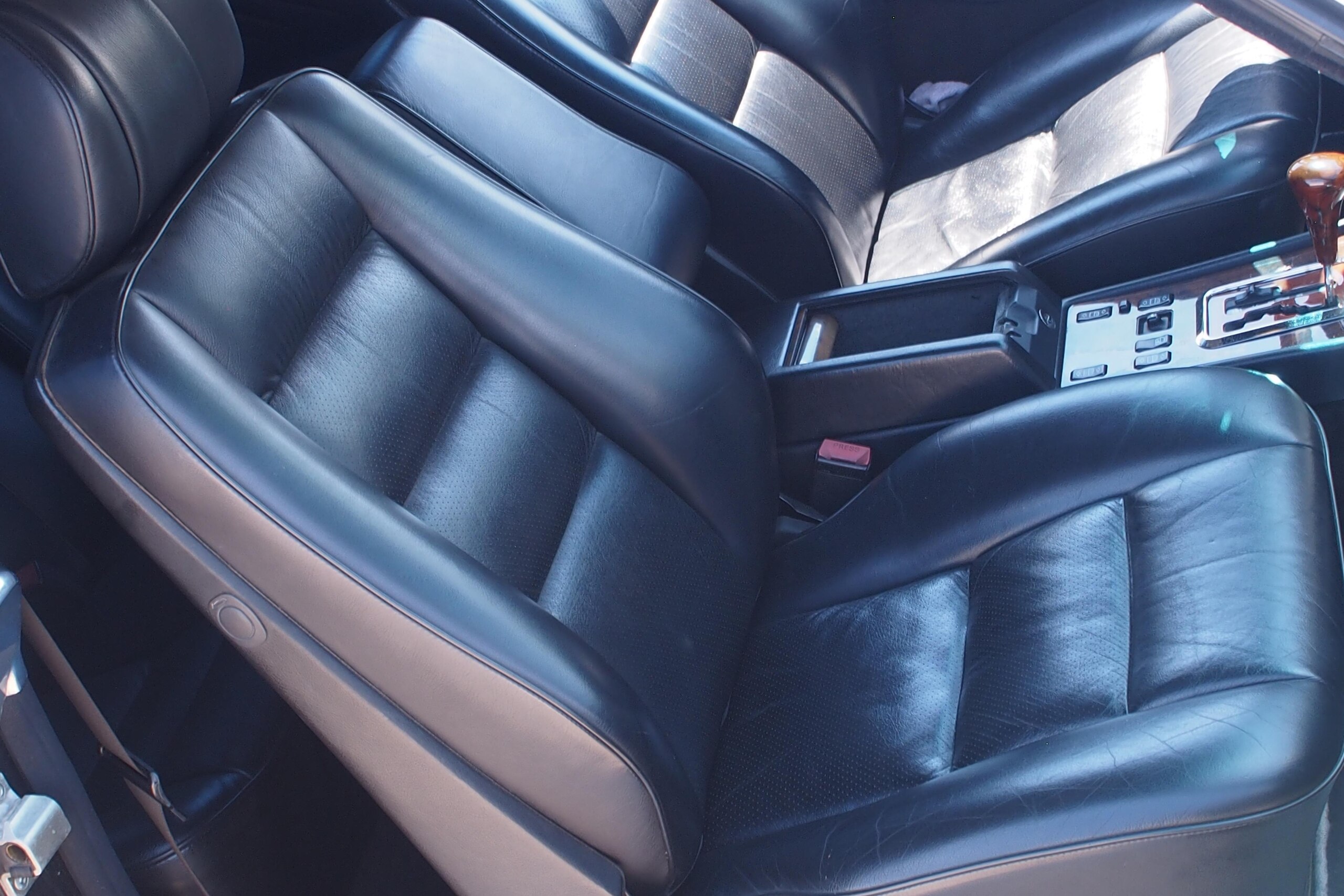 1991 Mercedes Benz 560SEC — Photo 8 / 12