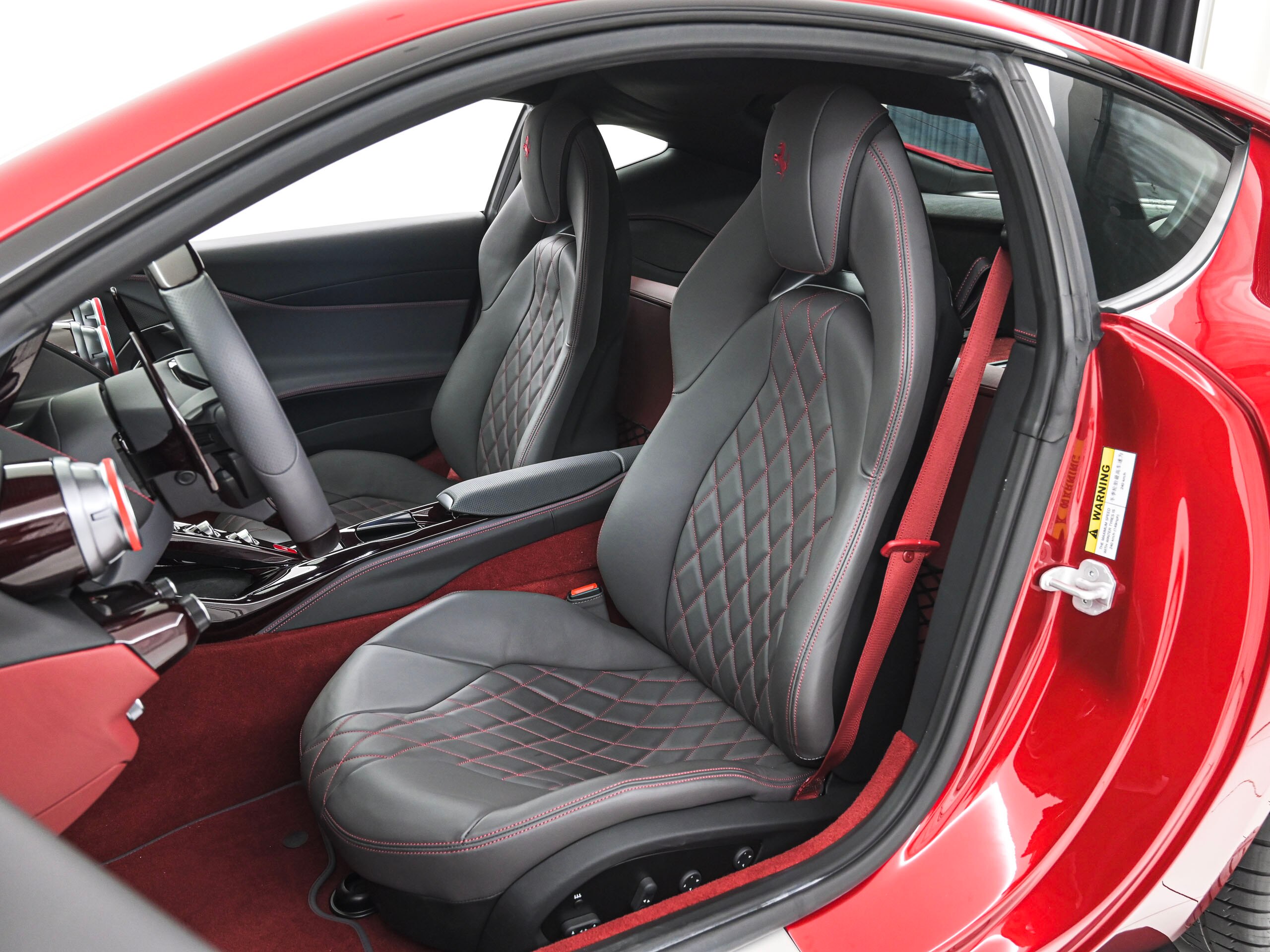 2021 Ferrari 812 Superfast — Photo 7 / 31