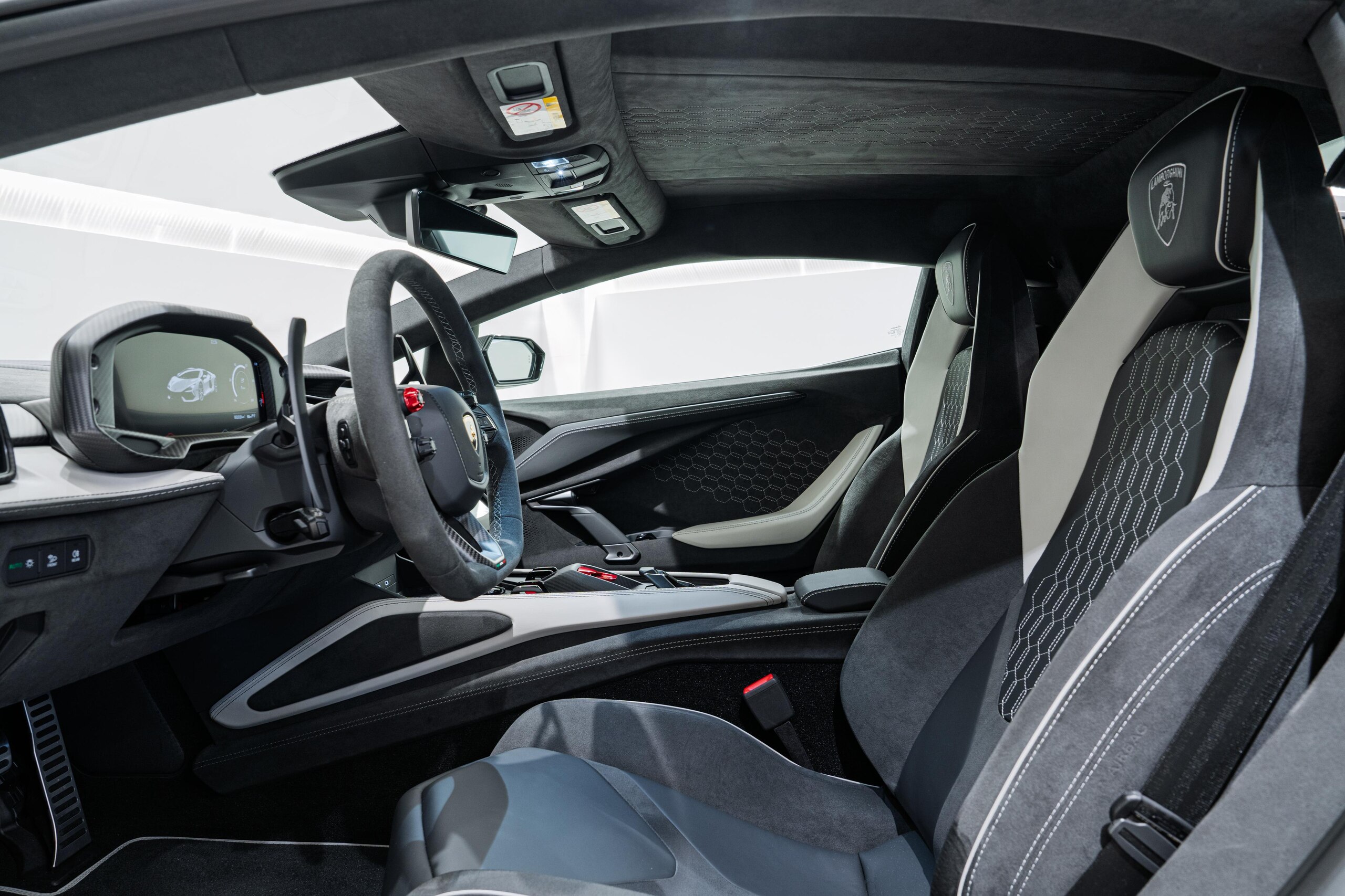 2024 Lamborghini Revuelto — Photo 22 / 31