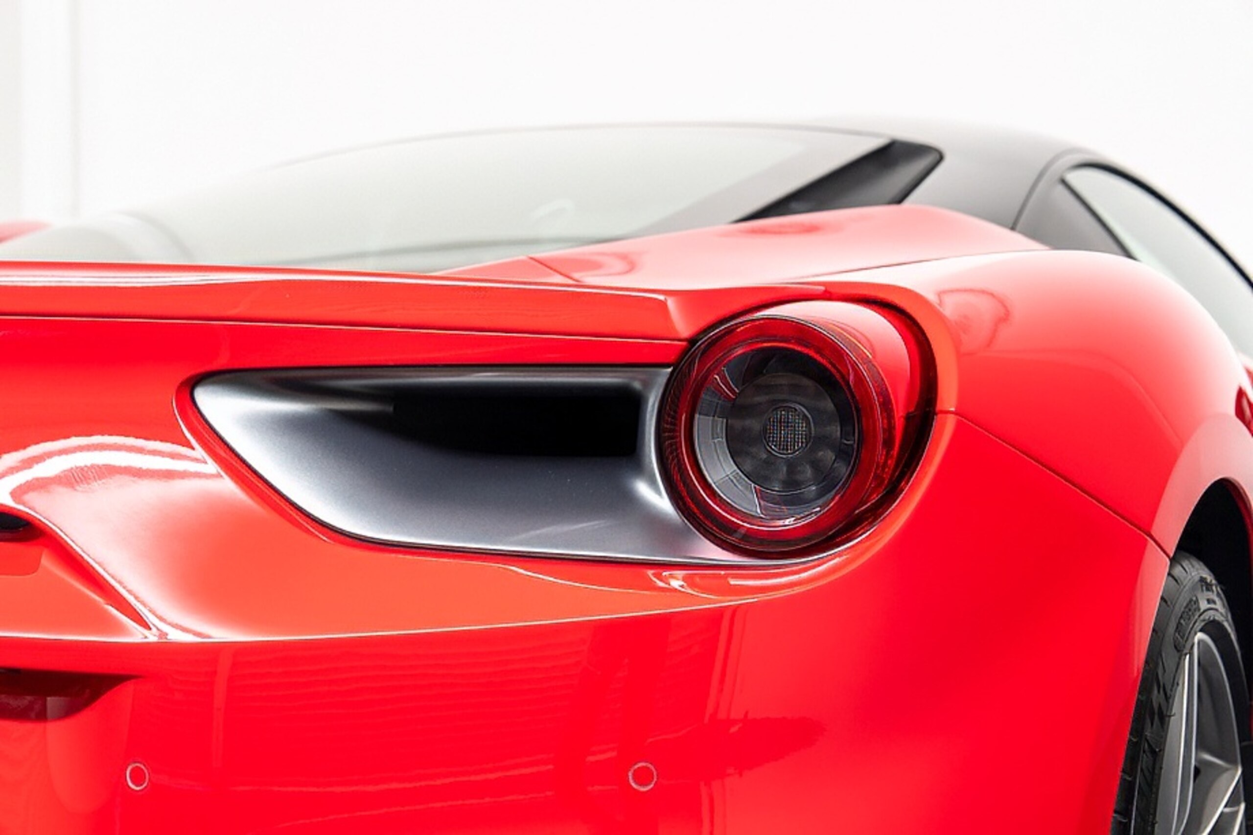 2016 Ferrari 488GTB — Photo 17 / 19