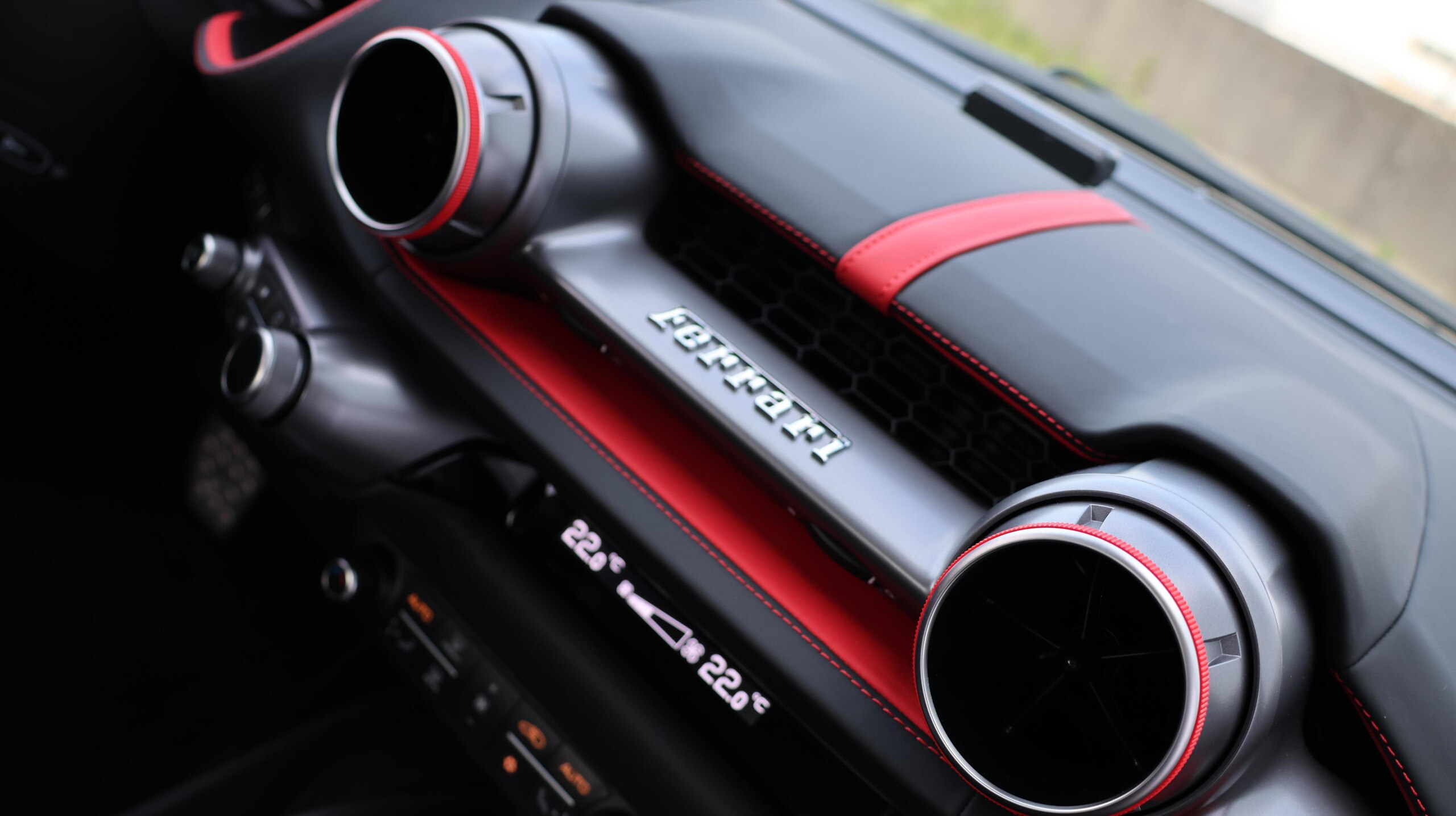 2020 Ferrari 812 Superfast — Photo 17 / 29