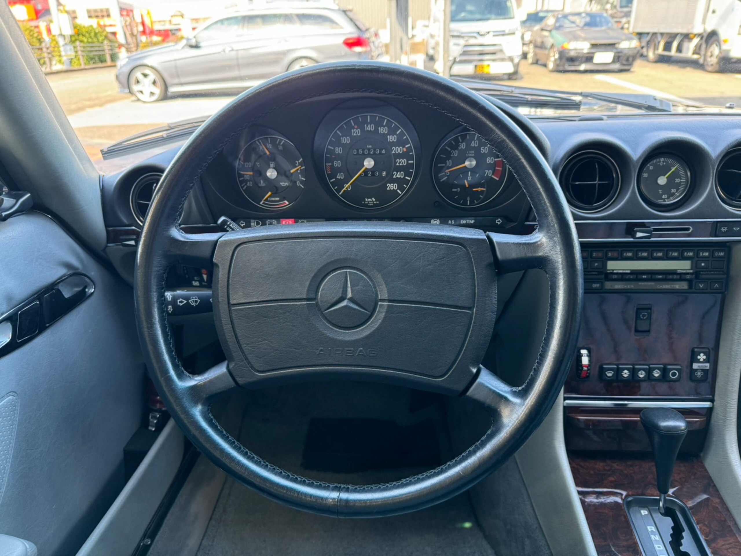 1988 Mercedes Benz SL560 — Photo 9 / 14