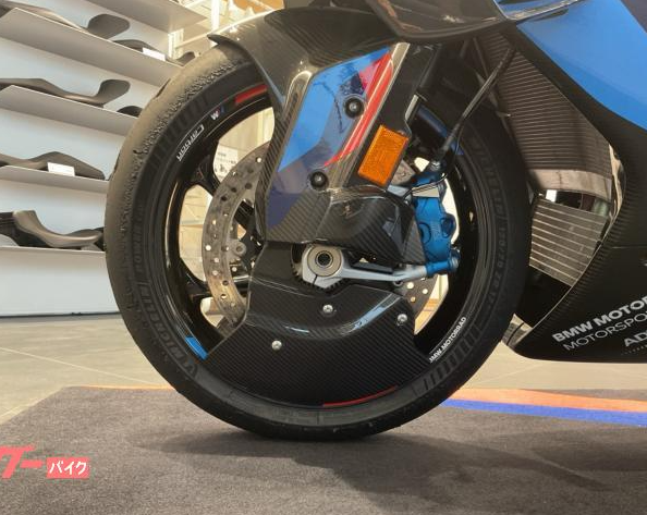 2023 BMW M1000RR — Photo 15 / 18