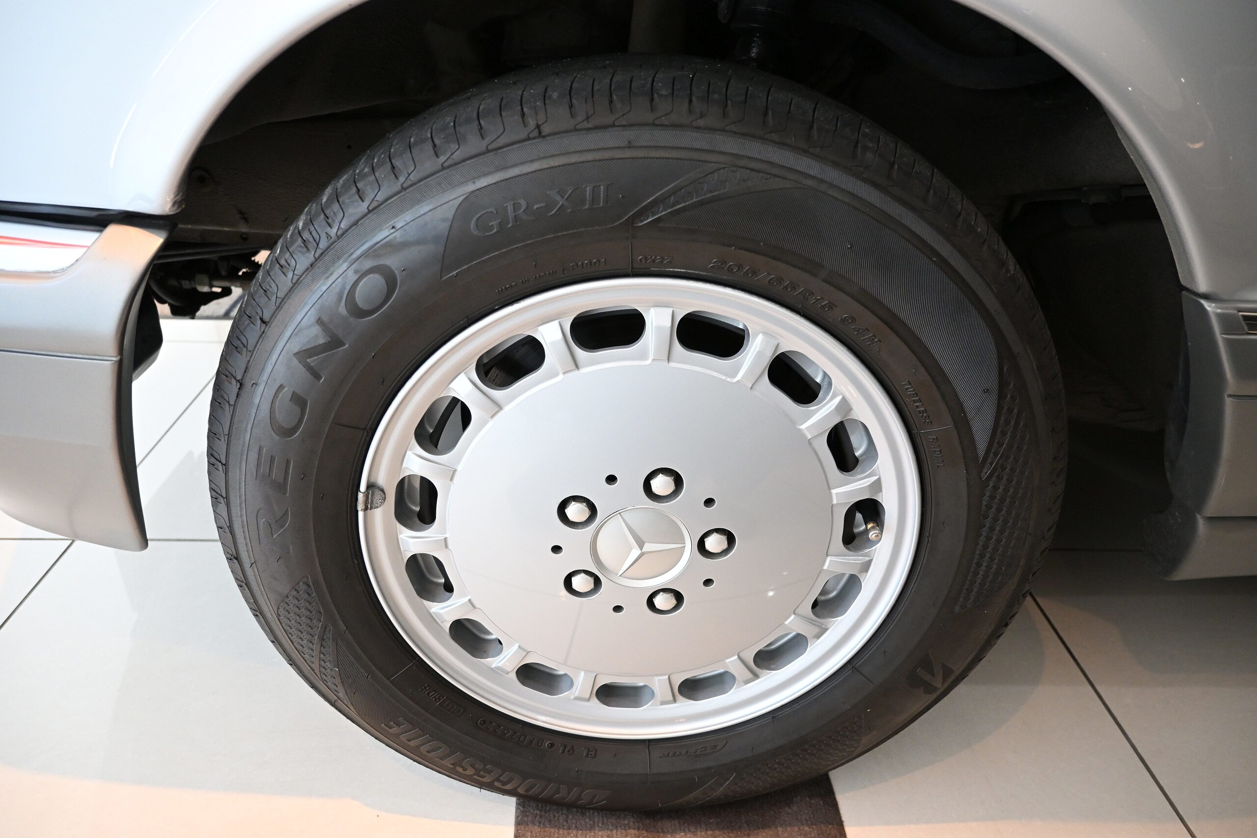 1988 Mercedes Benz 560SEC — Photo 11 / 14