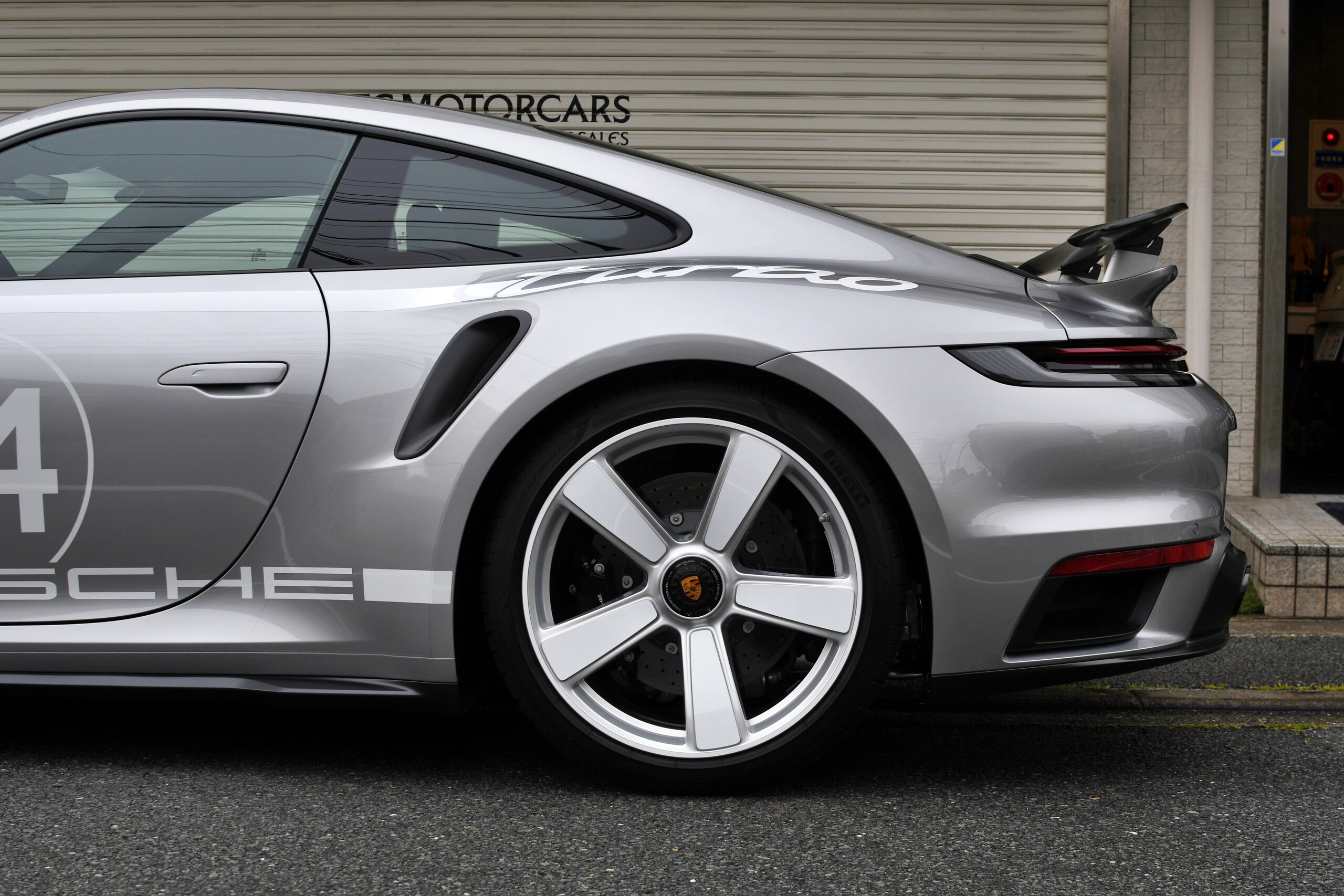 2025 Porsche 911 Turbo — Photo 37 / 44