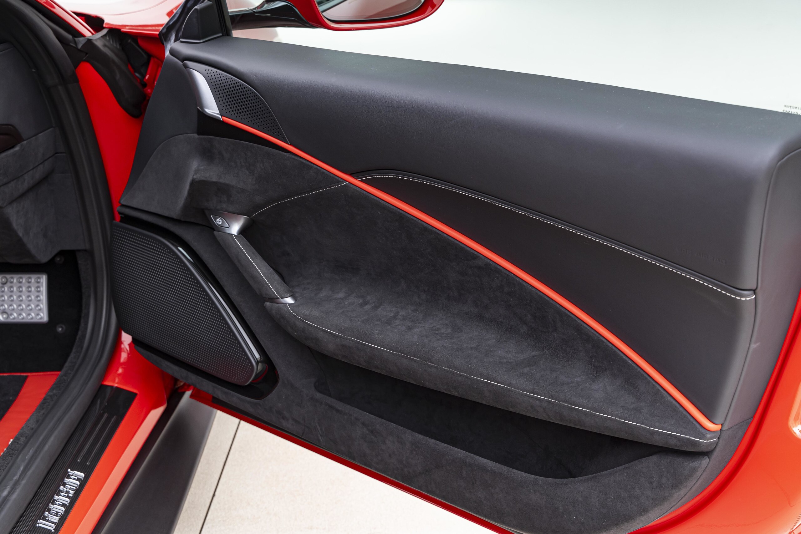 2021 Ferrari Roma — Photo 18 / 26