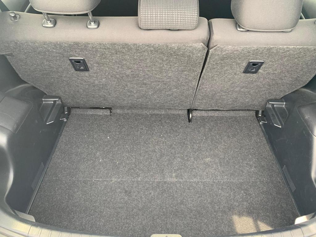 2019 Toyota Vitz — Photo 17 / 17