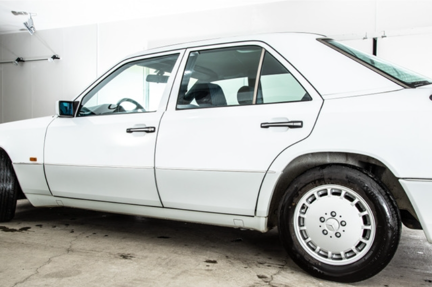 1991 Mercedes Benz 300E — Photo 6 / 13