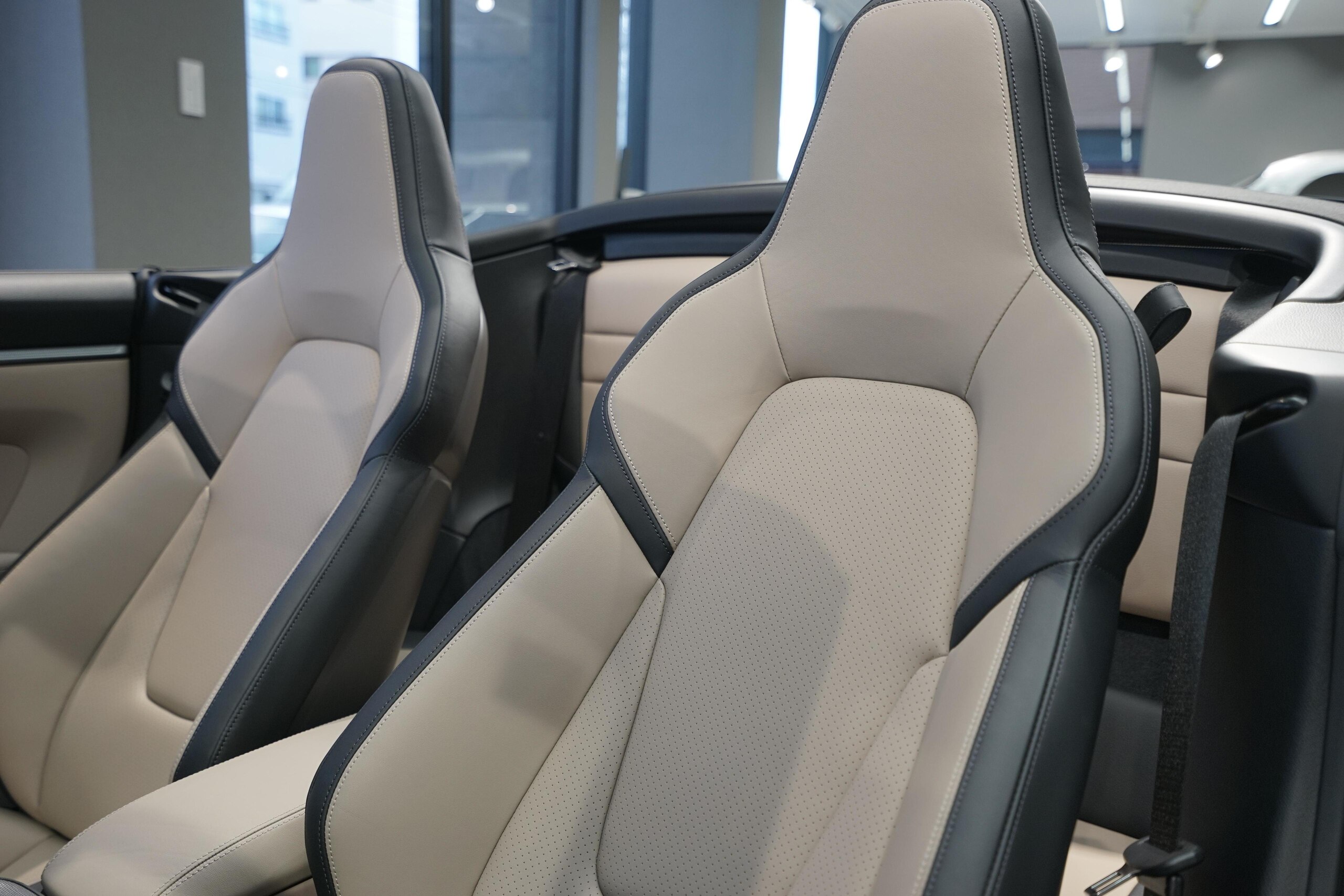 2024 Porsche 911 Carrera Cabriolet — Photo 8 / 20