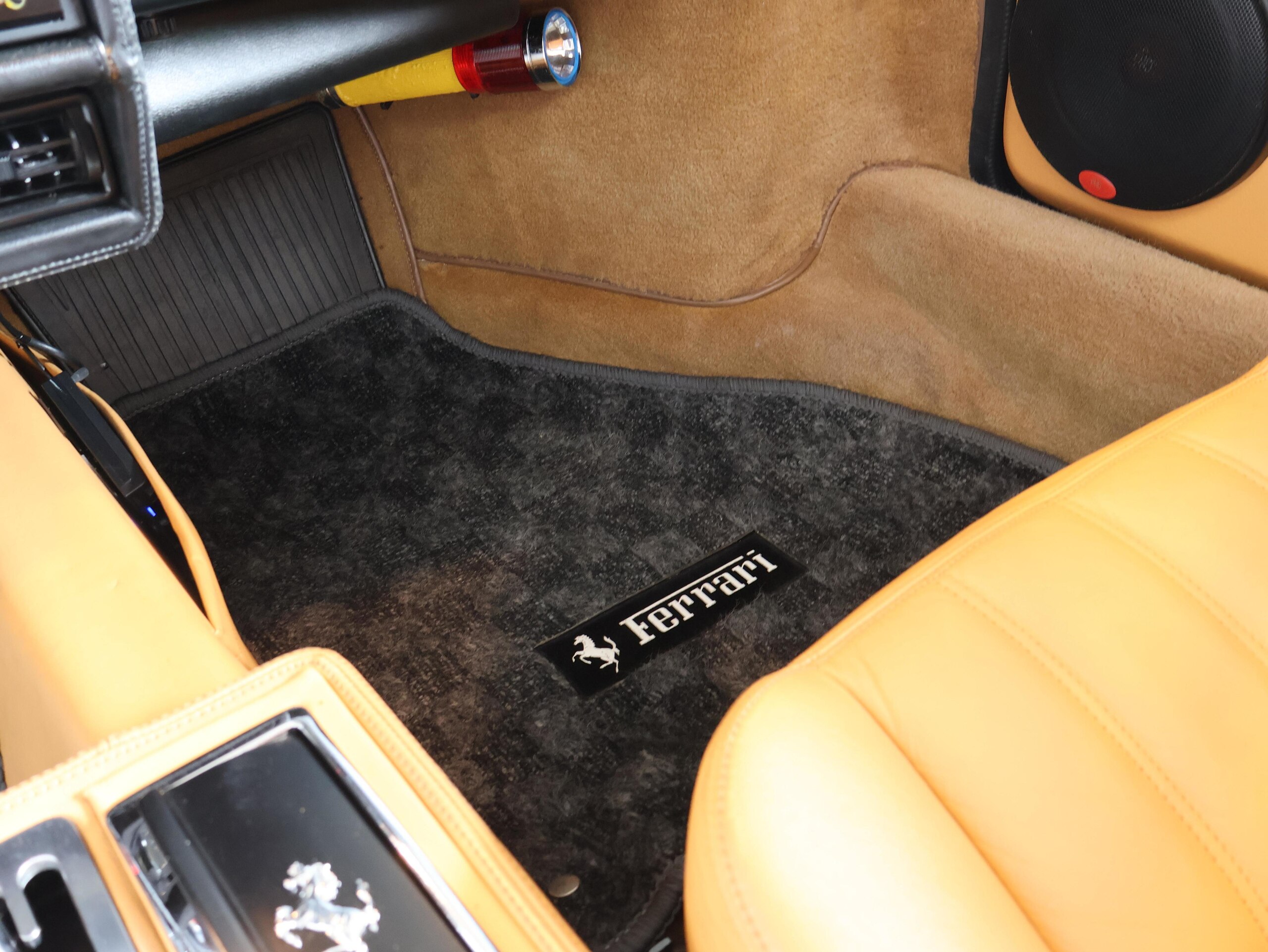 1989 Ferrari 328GTS — Photo 28 / 52