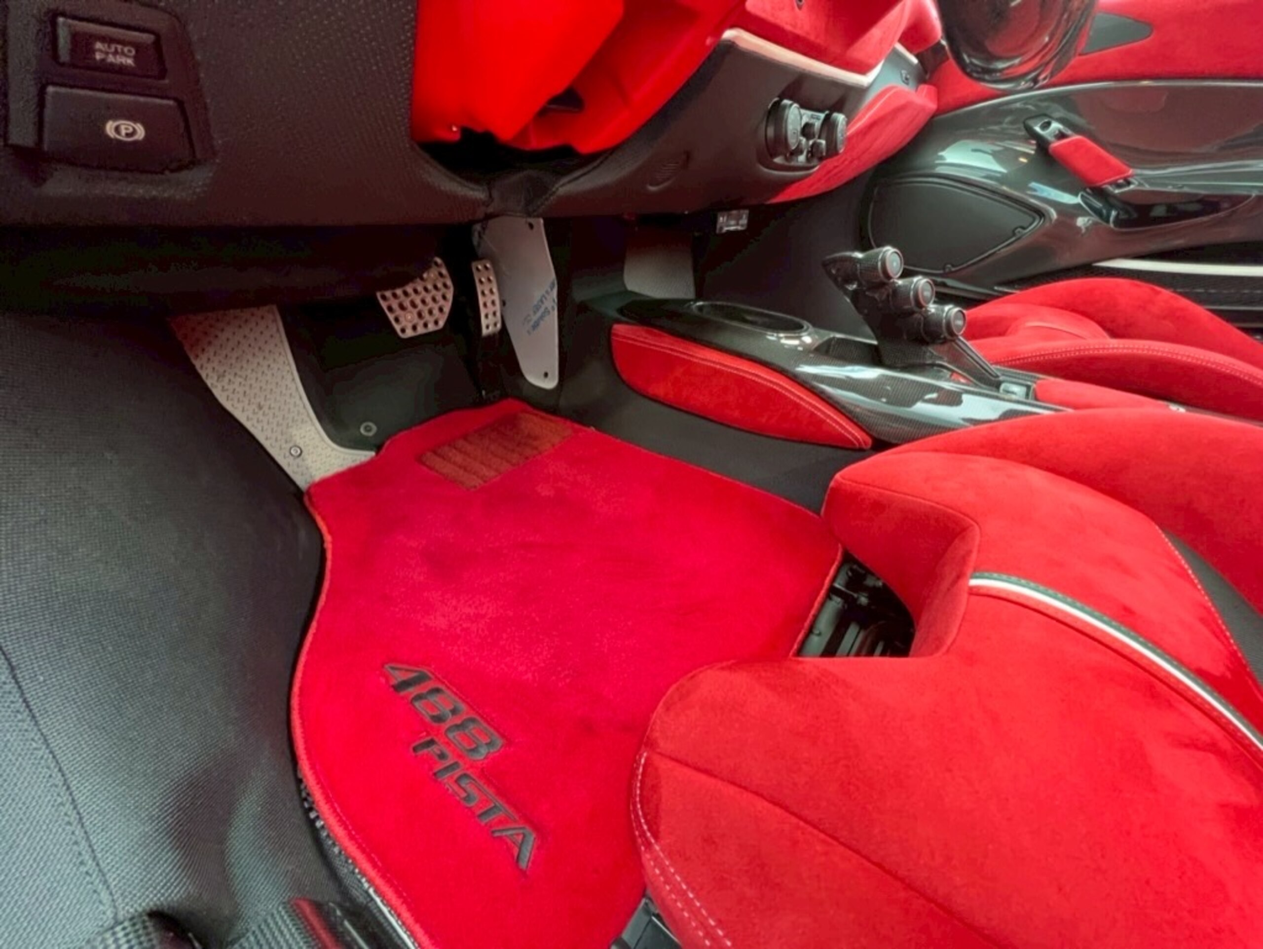 2019 Ferrari 488 Pista — Photo 16 / 22